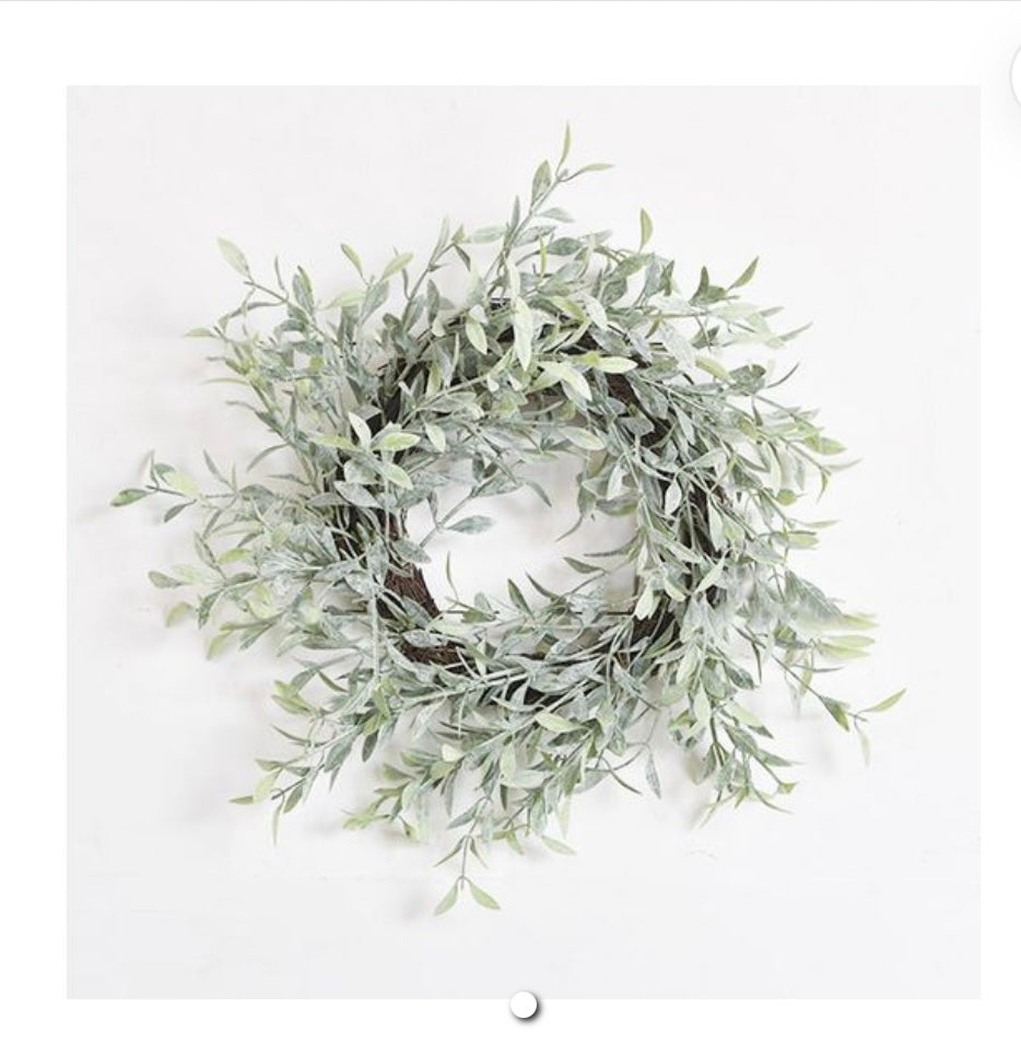 10" WHISPY DUSTED WREATH