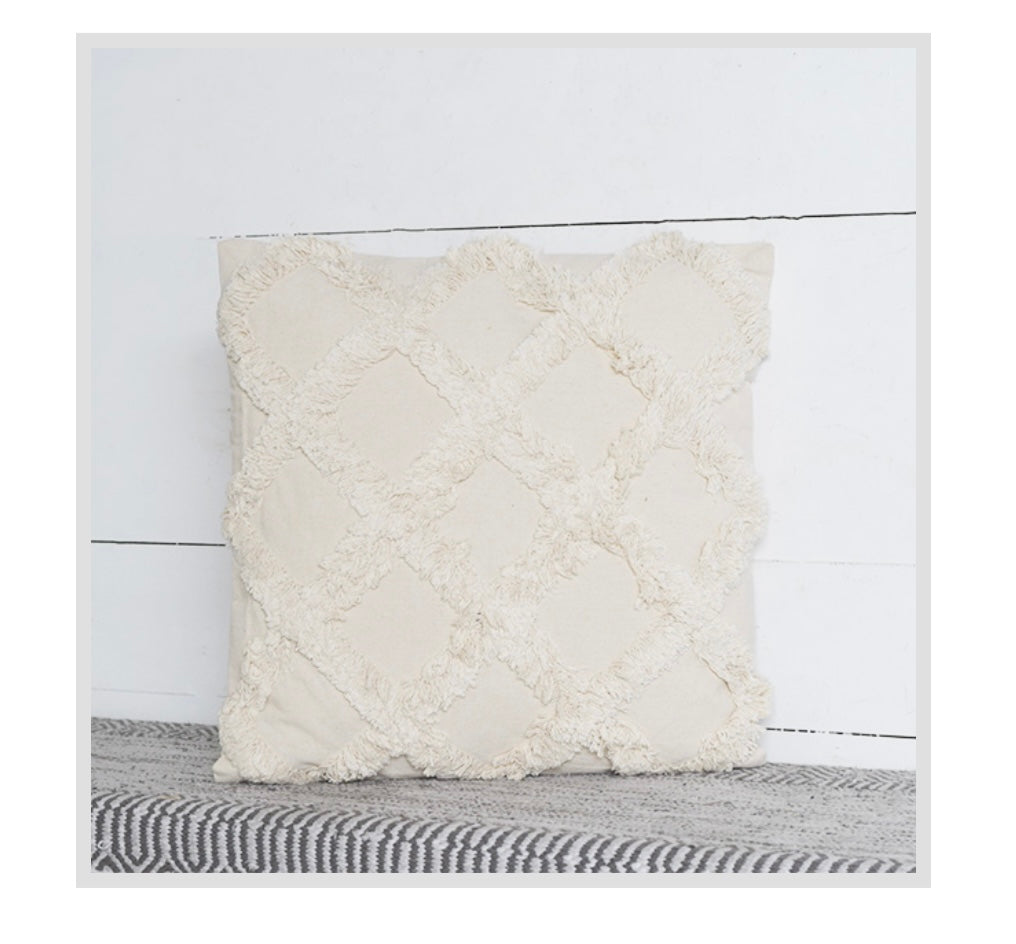 18" DIAMOND PATTERN PILLOW