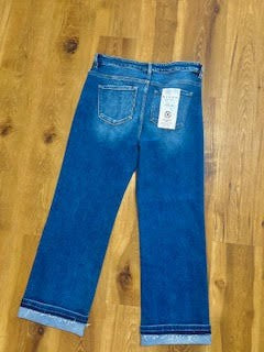 Curvy Risen Ankle Straight Cuff Jean