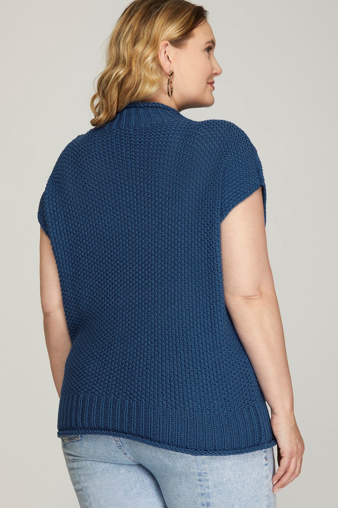 Curvy Sleeveless Mock Neck Sweater
