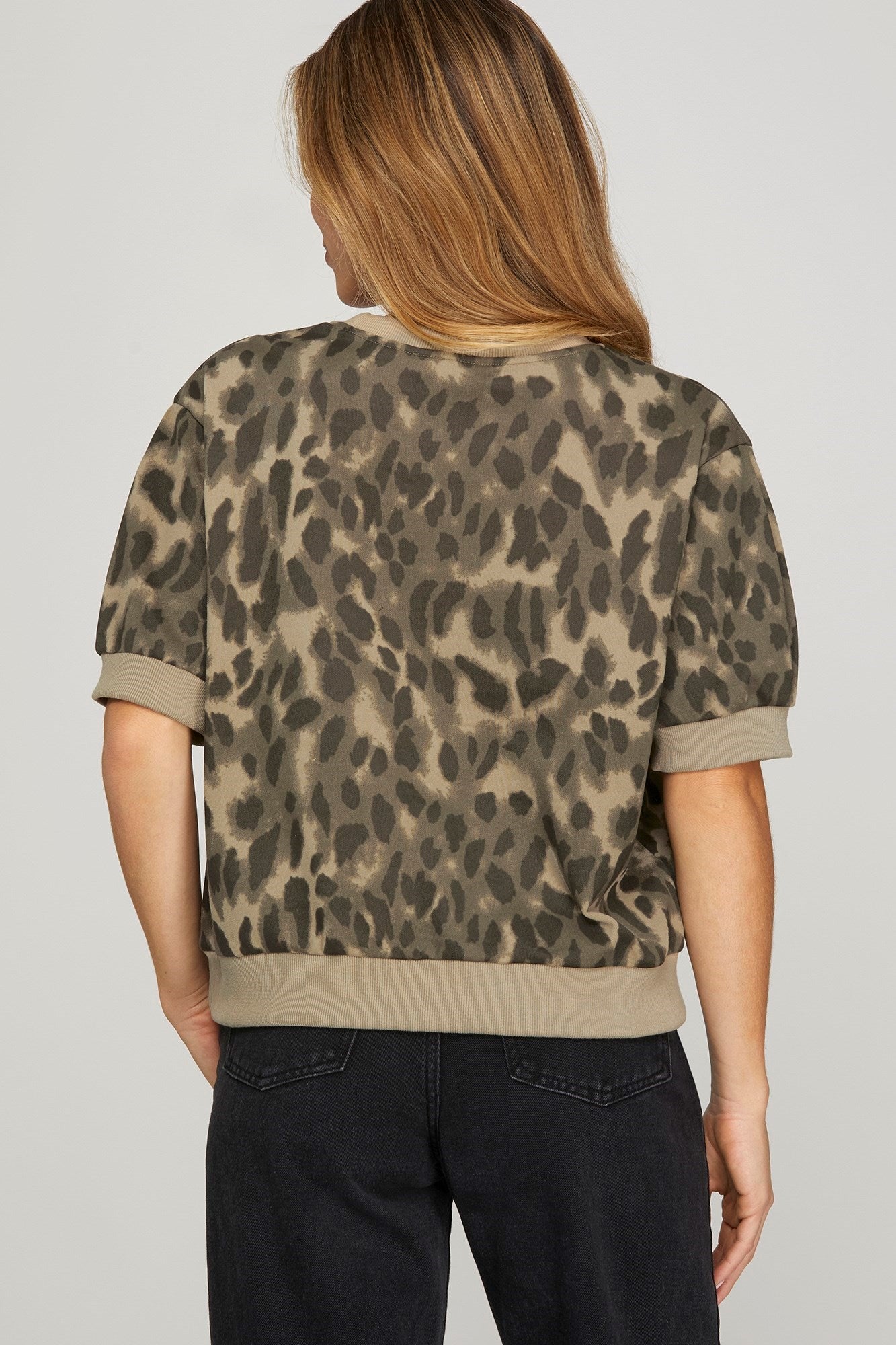 Short Sleeve Leopard Print Knit Top