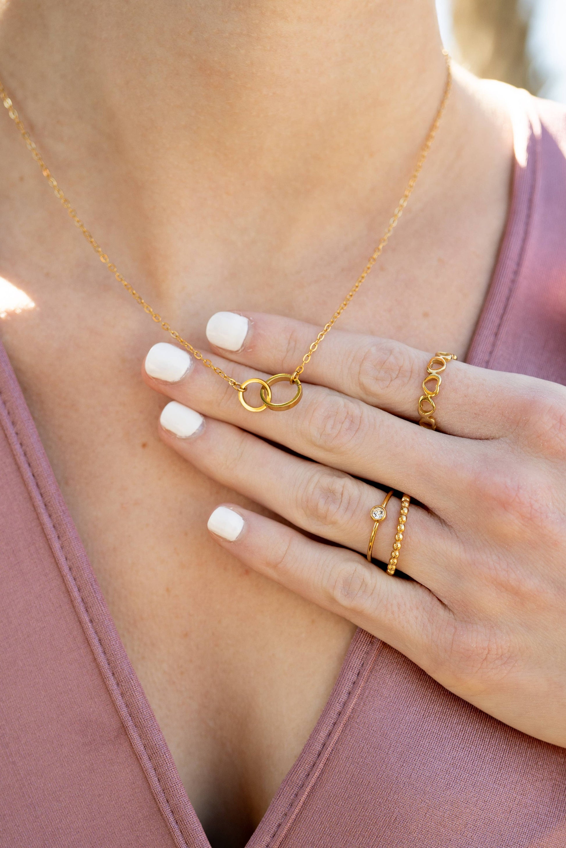 18K Gold PVD Stainless Steel Interlocked Rings Necklace: Gold