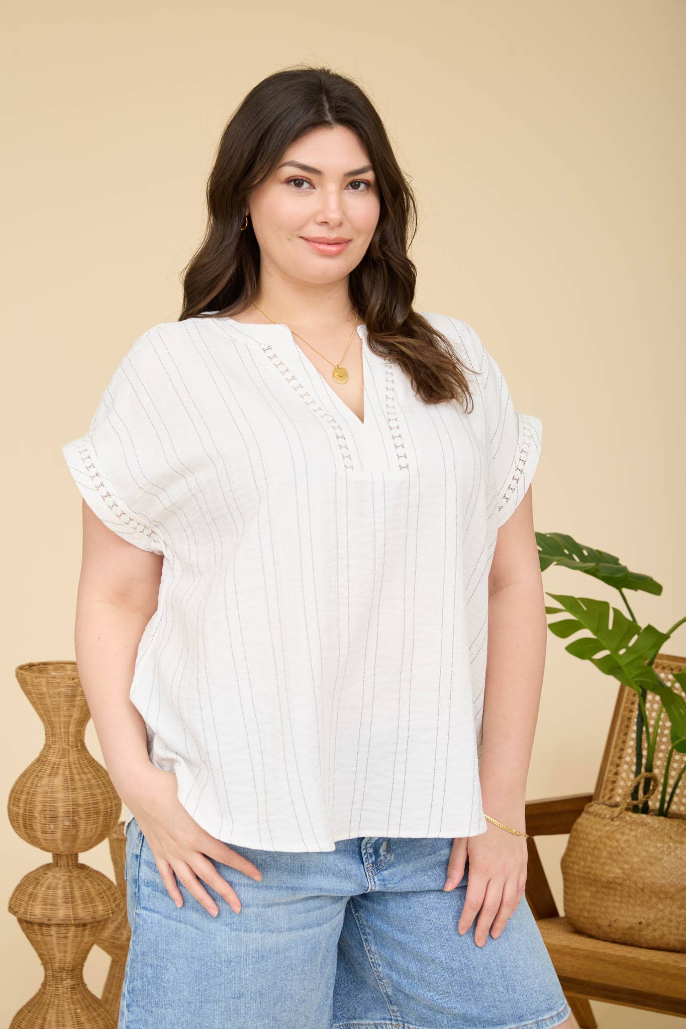 CURVY TEXTURED WOVEN PATTERN LINE LACE DETAIL TOP