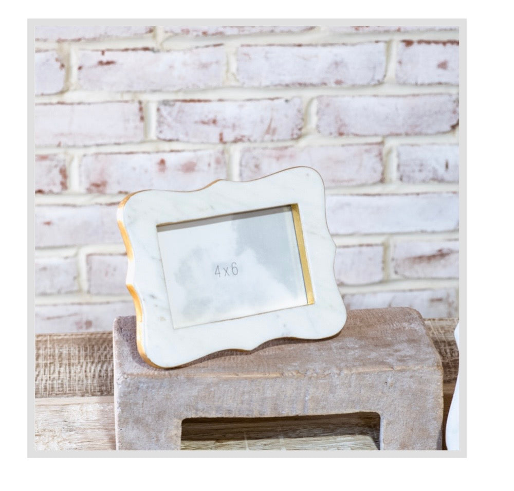Scalloped Marble Frame 4x6