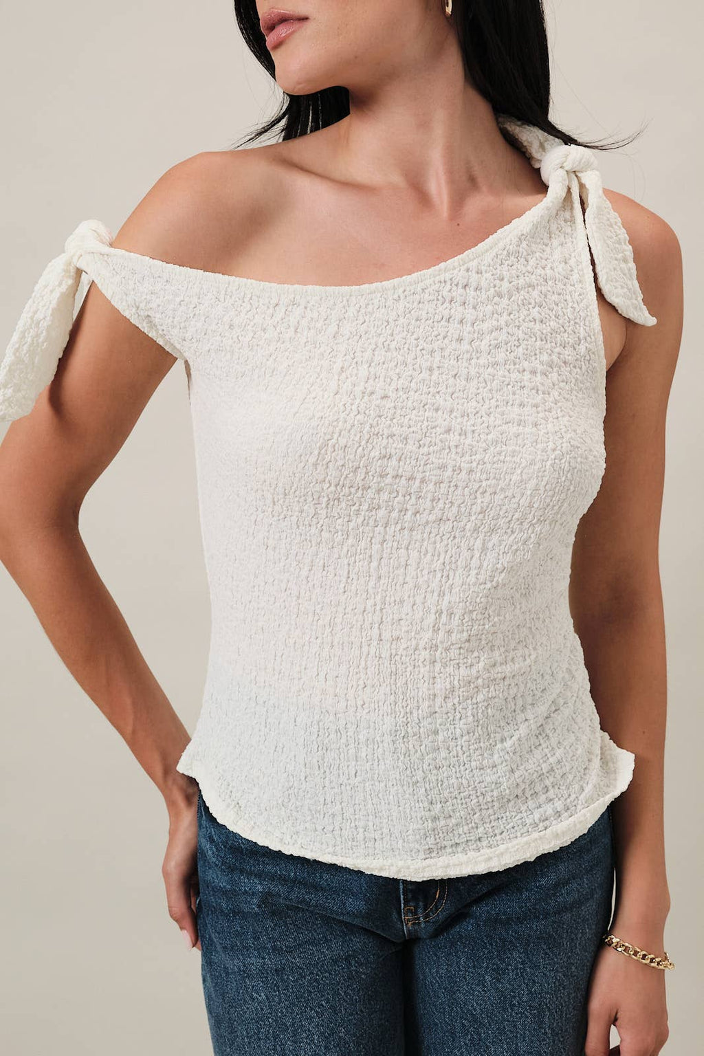 ONE SHOULDER OFF TIE SHOULDER SIDE RUCHED TEXTURED KNIT TOP