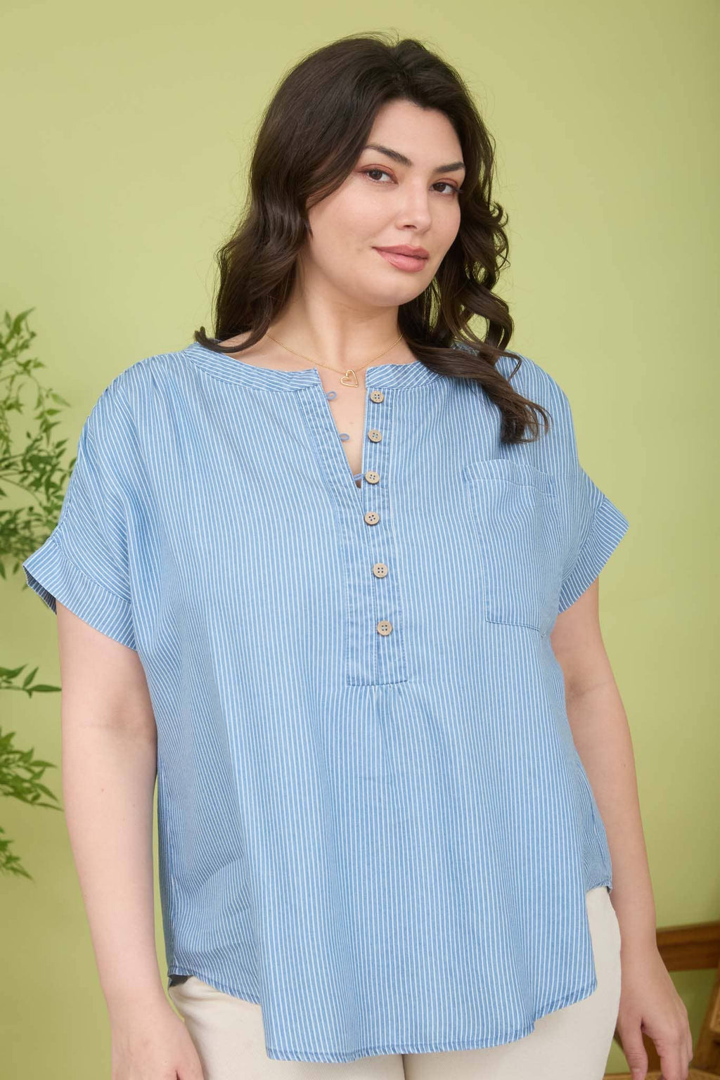 CURVY STRIPE CHAMBRAY HENLEY RUCHED DETAIL TOP