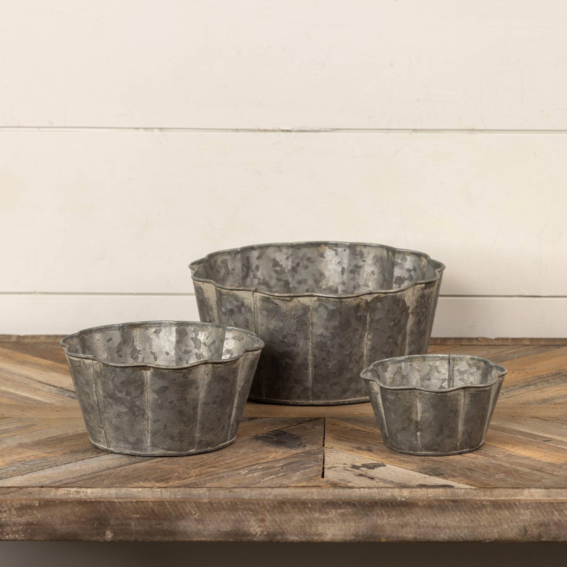 Metal Scalloped Bowls