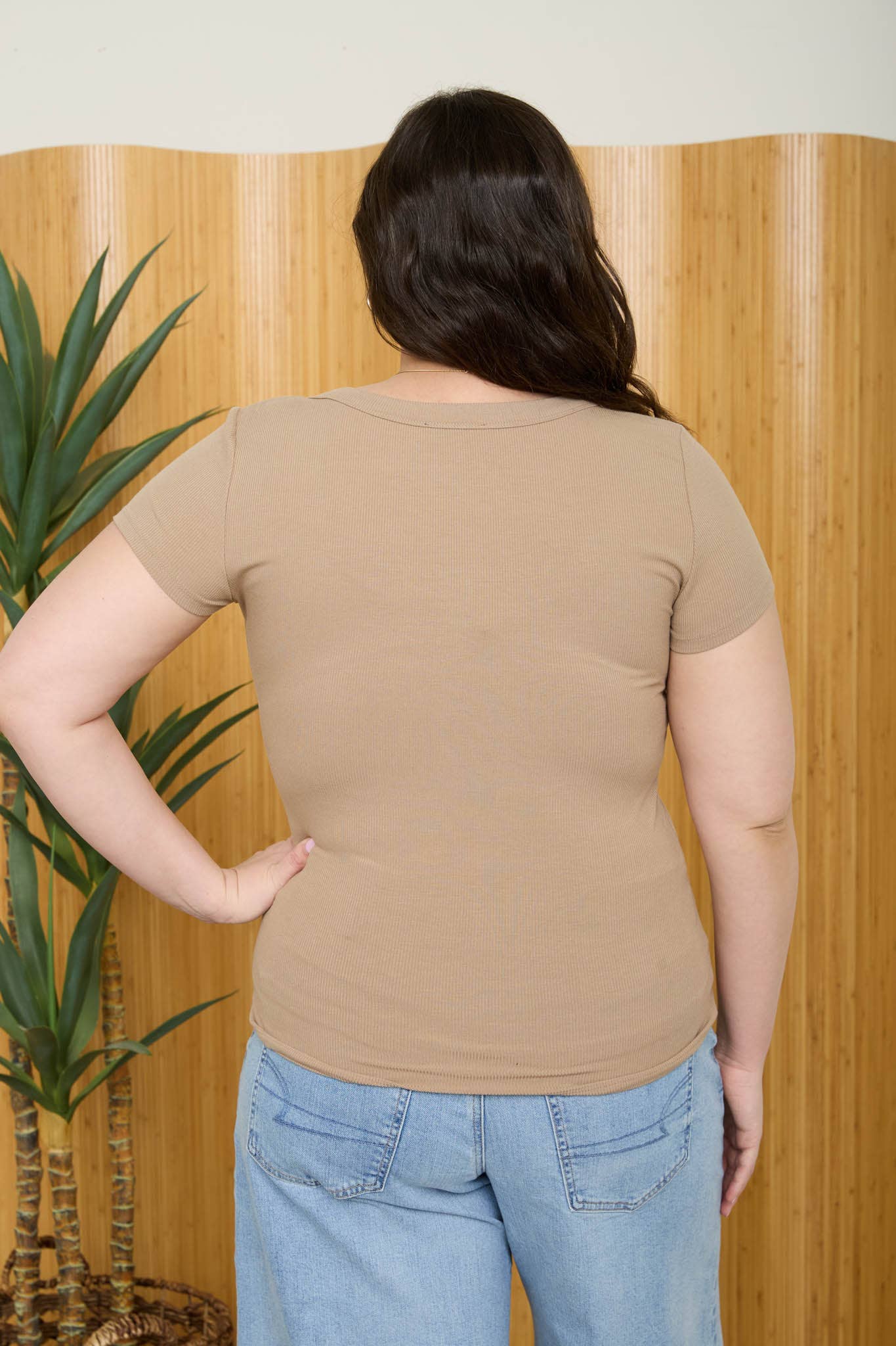 CURVY SNAP BUTTON HENLEY RIBBED KNIT TOP