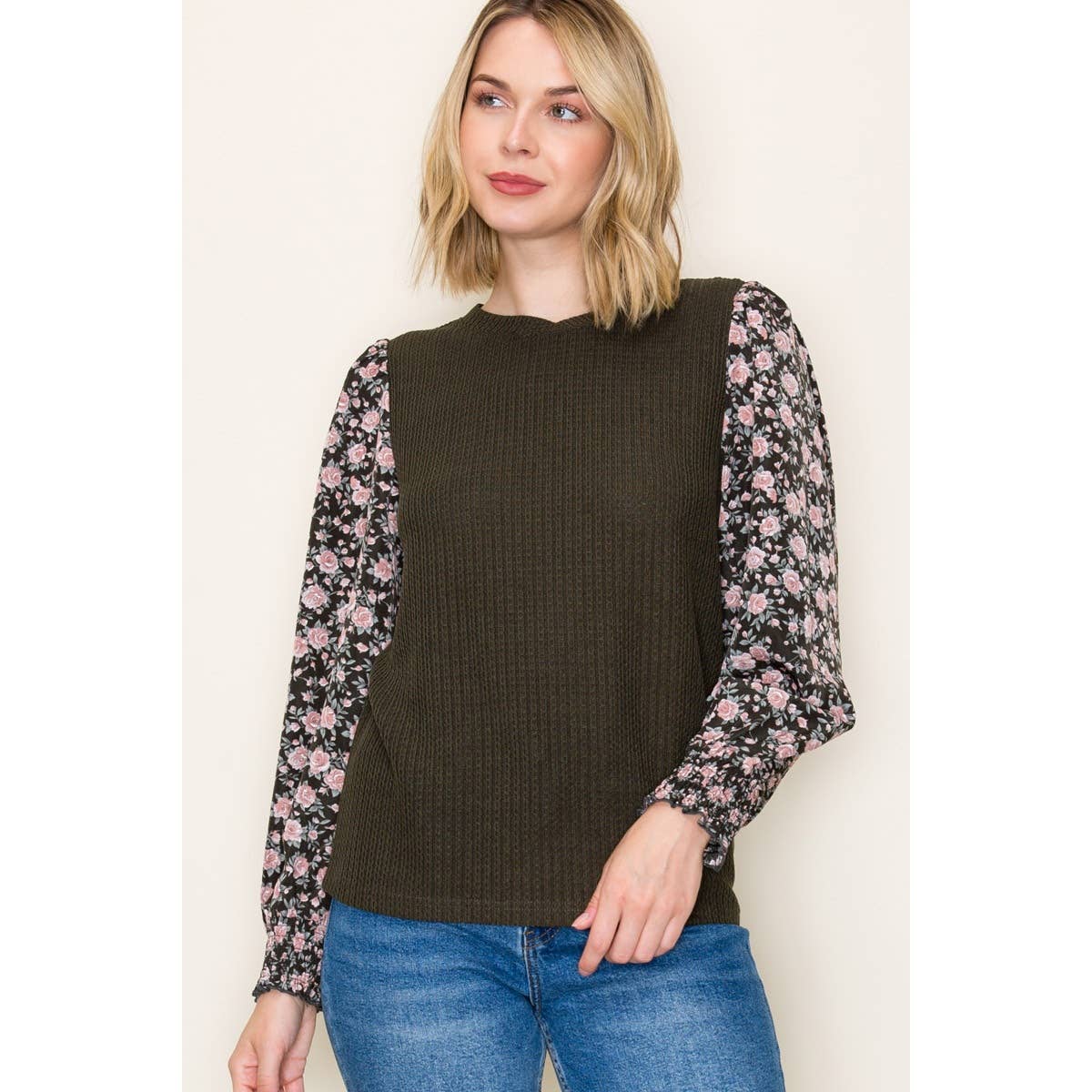 FLORAL SMOCKED CUFF PULLOVER TOP