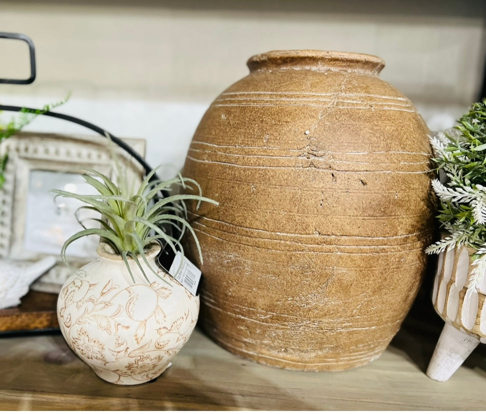 BROWN LINED TERRA COTTA VASE