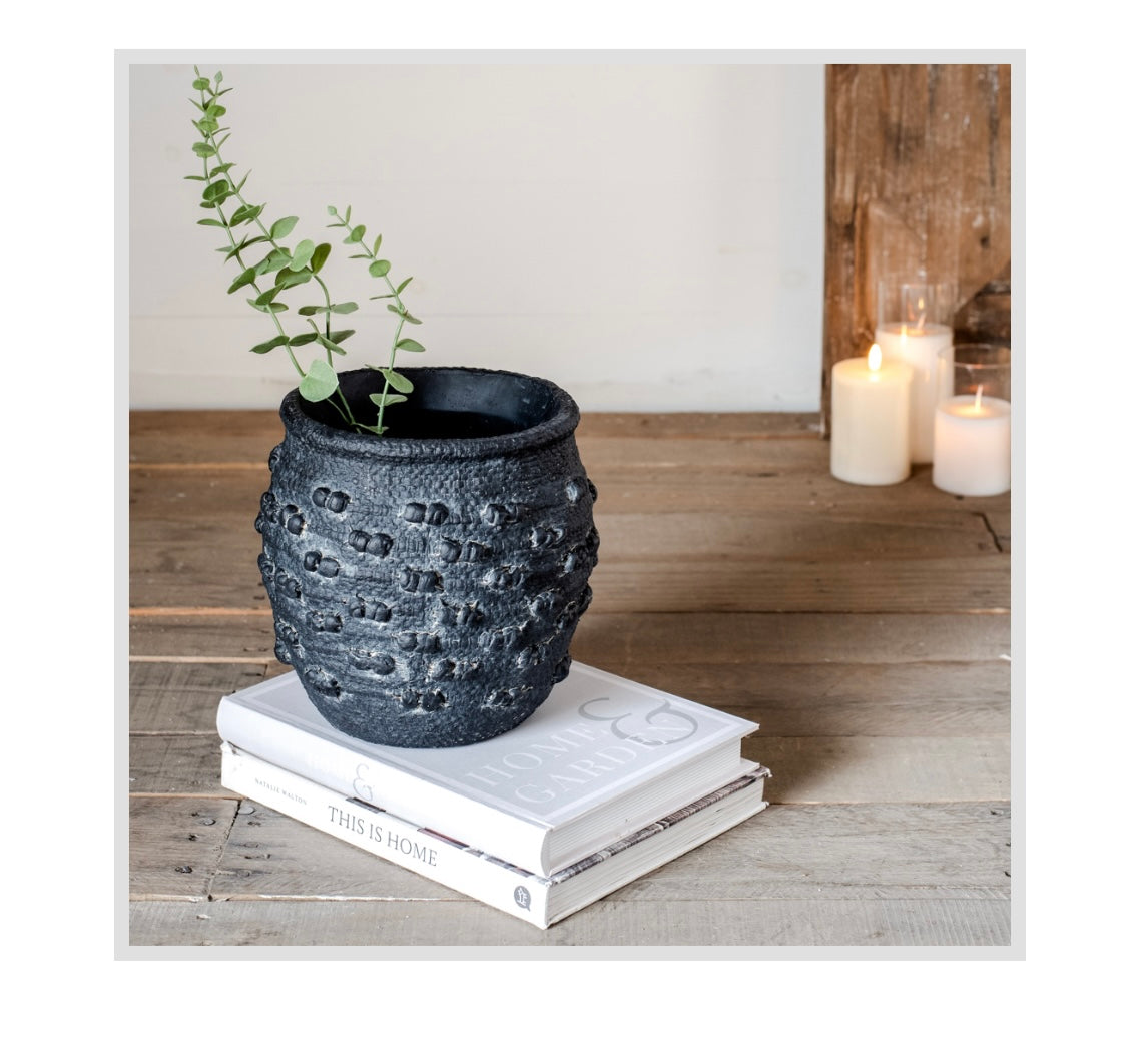 BLACK KNOT VASE