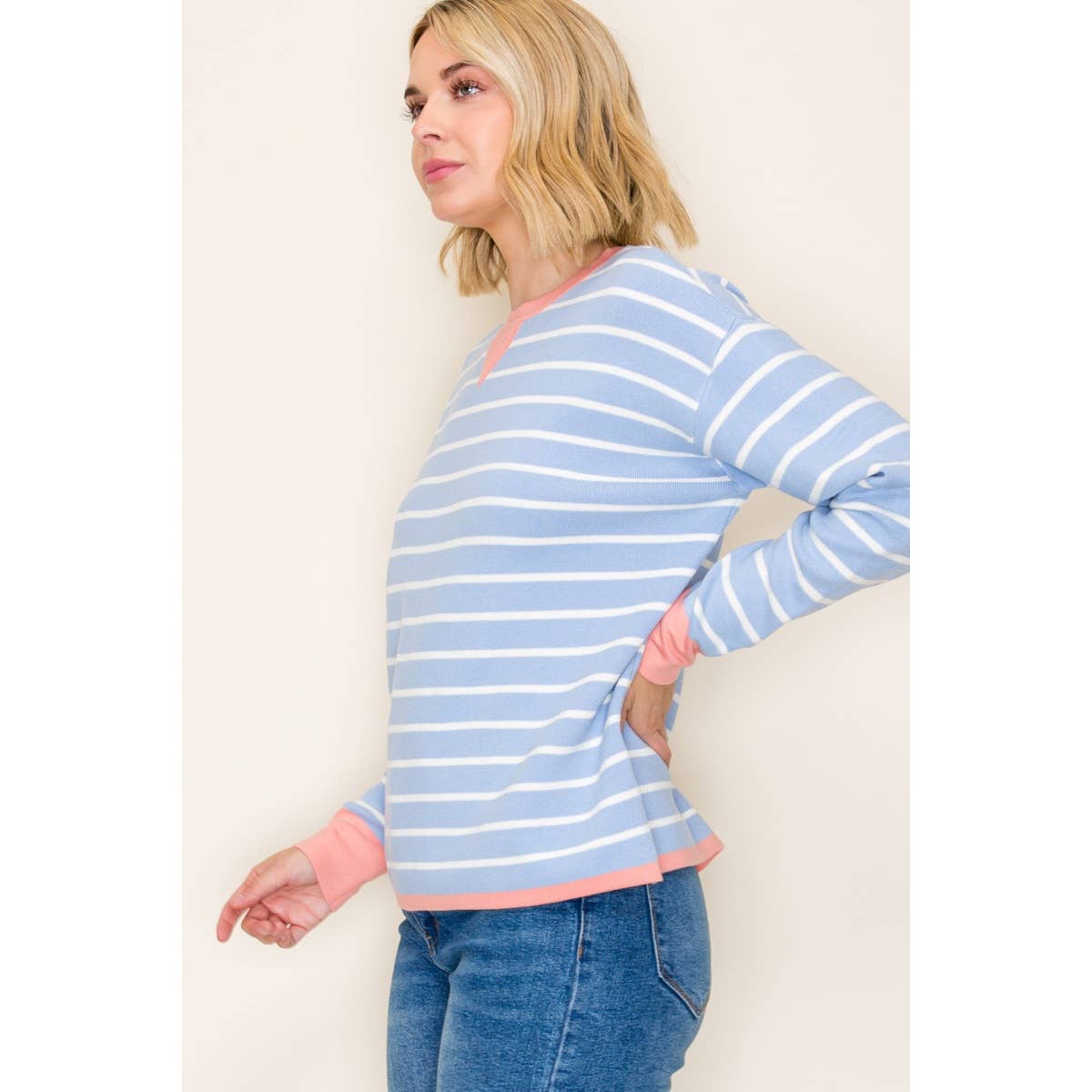 CONTRAST STRIPED SWEATER