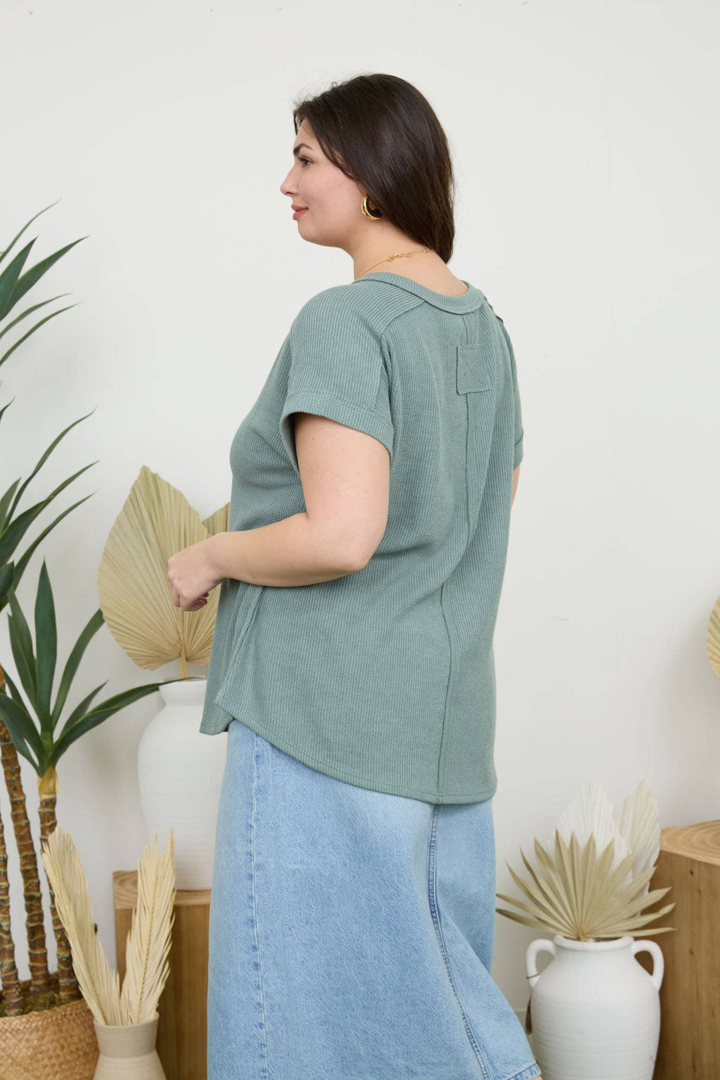CURVY RAW EDGE V NECK EXTENDED SLEEVE KNIT TOP