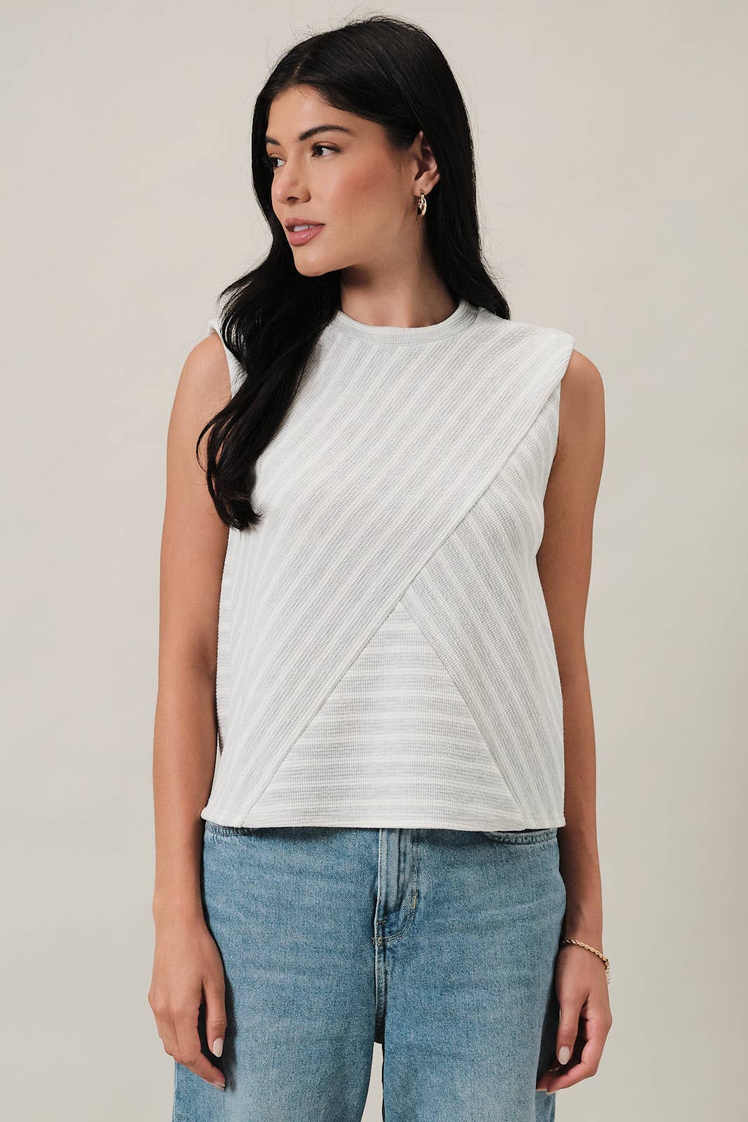 CREW NECK SLEEVELESS DIAGONAL PANEL STRIPE TOP