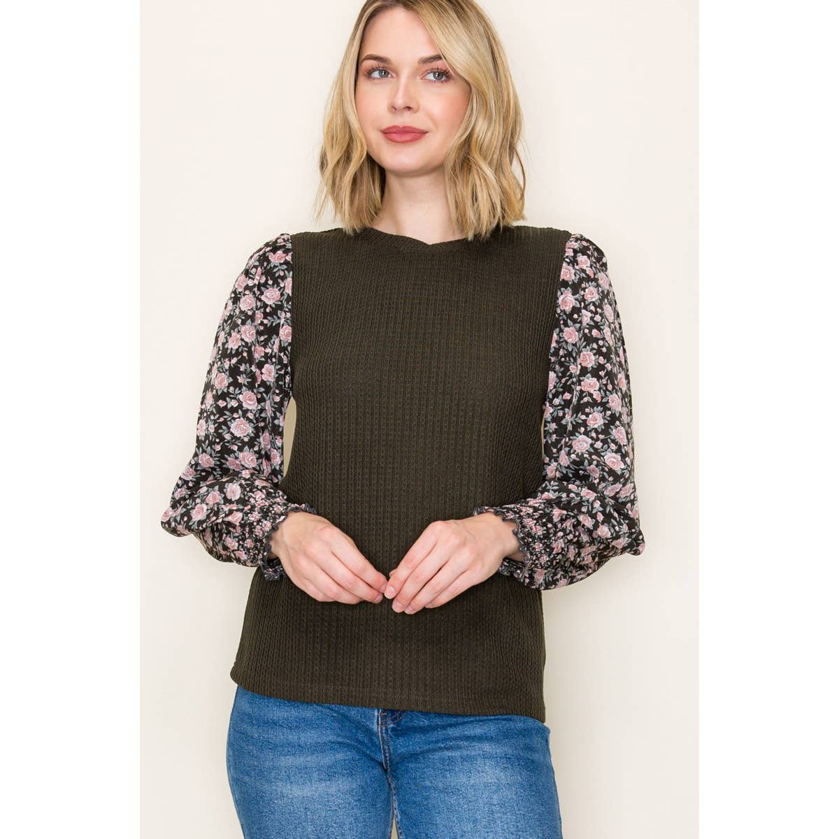 FLORAL SMOCKED CUFF PULLOVER TOP