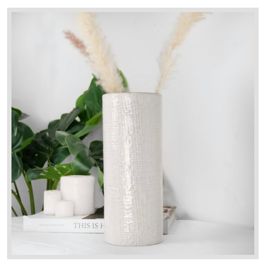 10.6" WHITE CHECK VASE