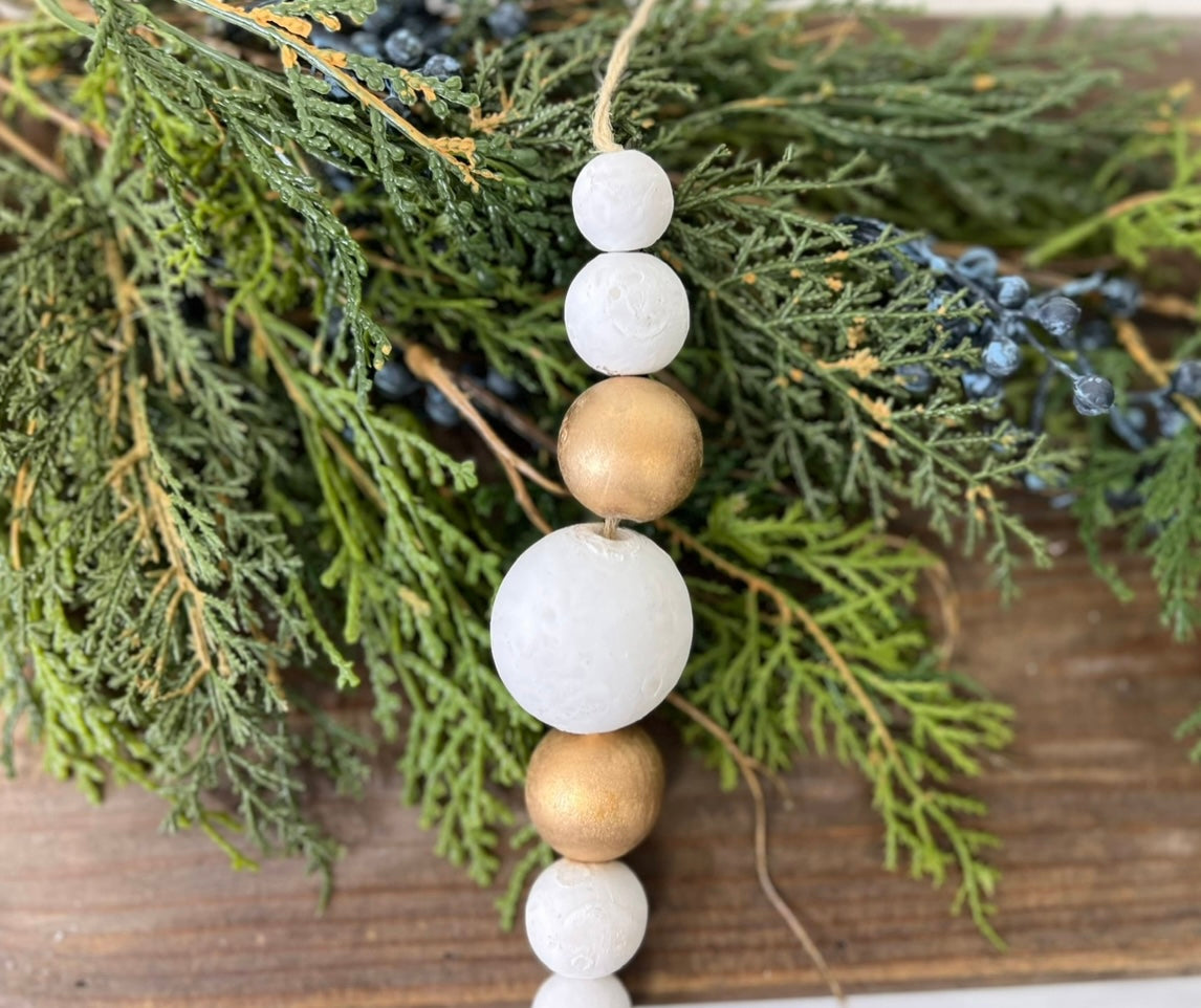 6.7" GOLD/WHT WOOD BEAD ORNAMENT