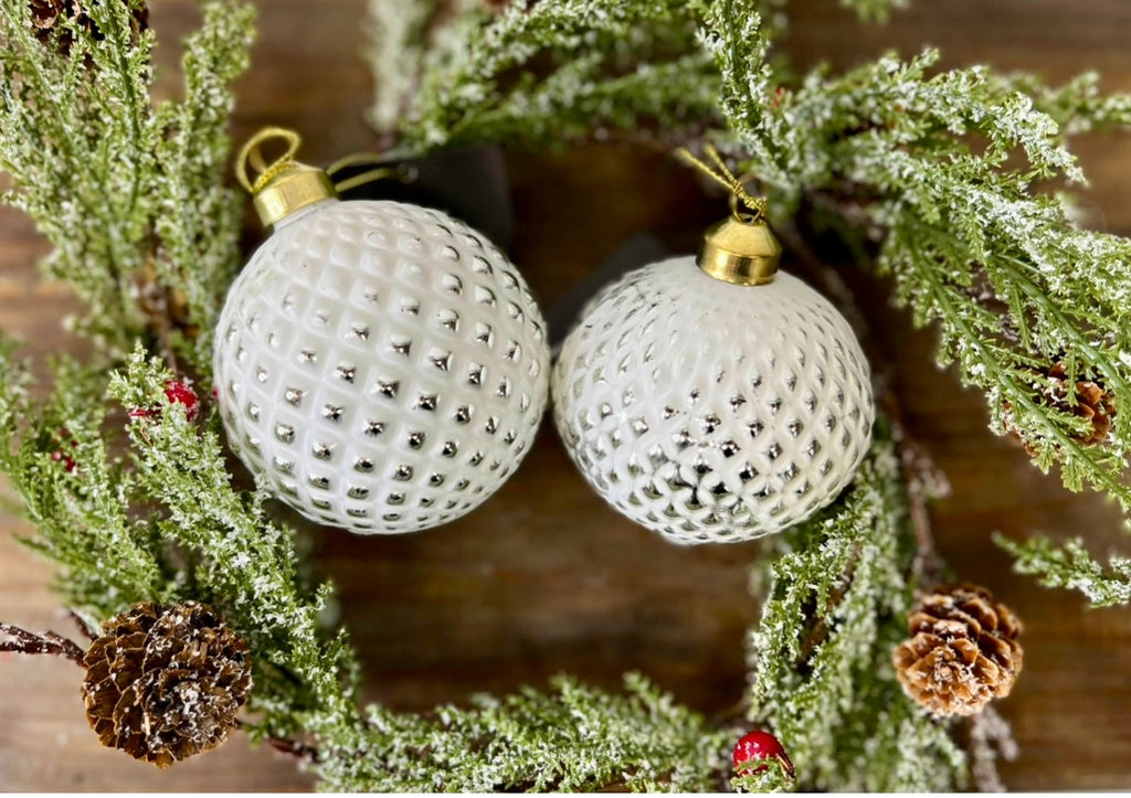 WHITE AND GOLD ROUND DIAMOND/SWIRL ORNAMENTS