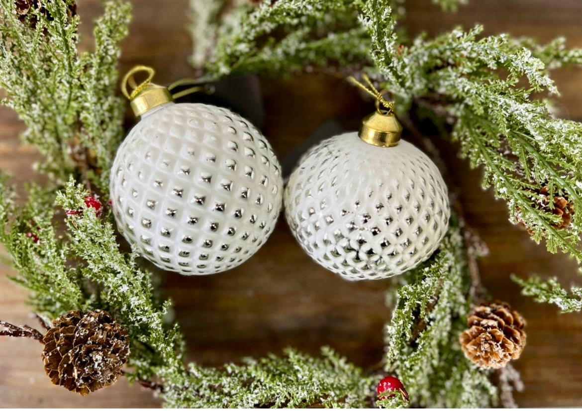 WHITE AND GOLD ROUND DIAMOND/SWIRL ORNAMENTS