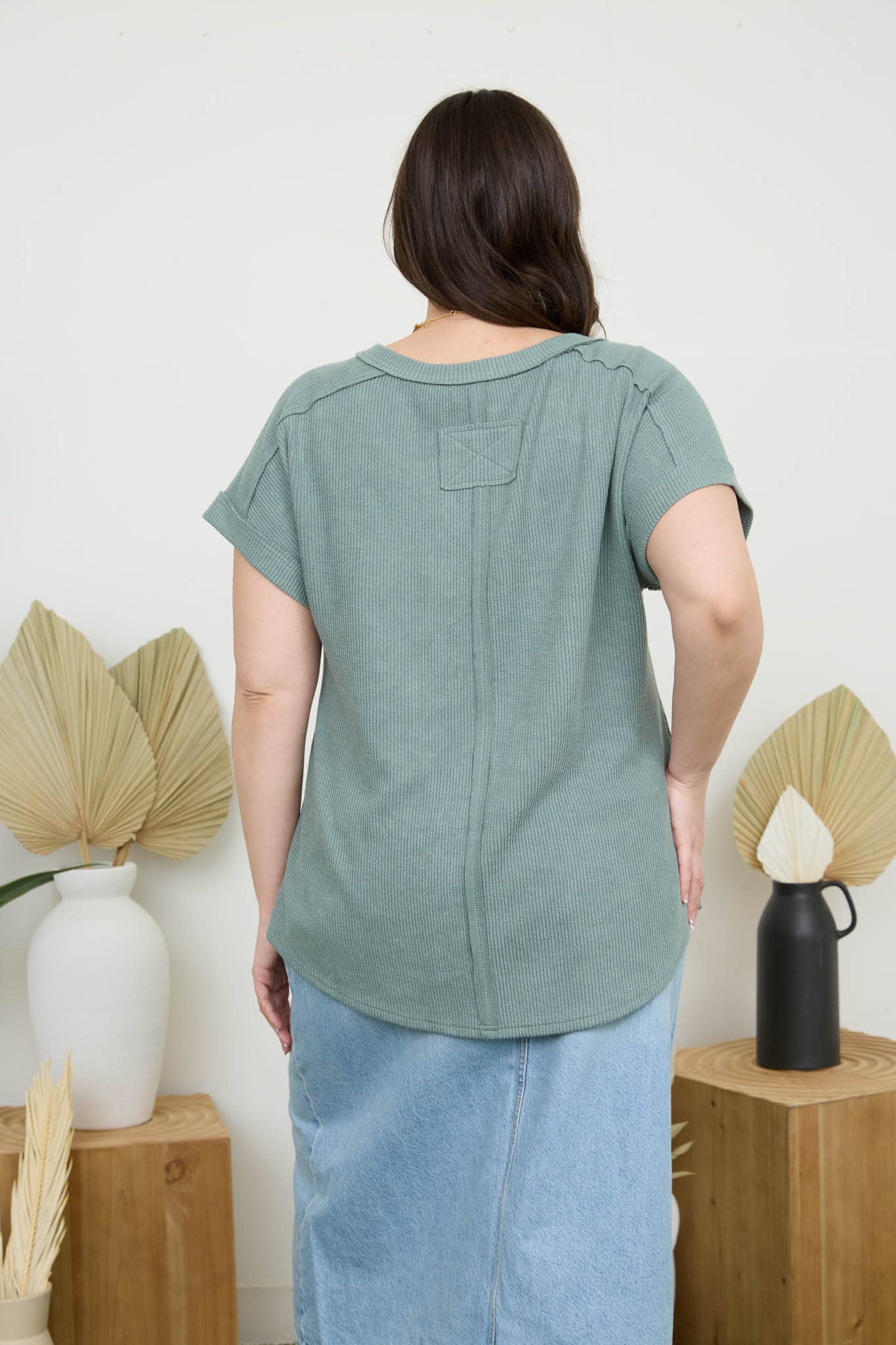 CURVY RAW EDGE V NECK EXTENDED SLEEVE KNIT TOP