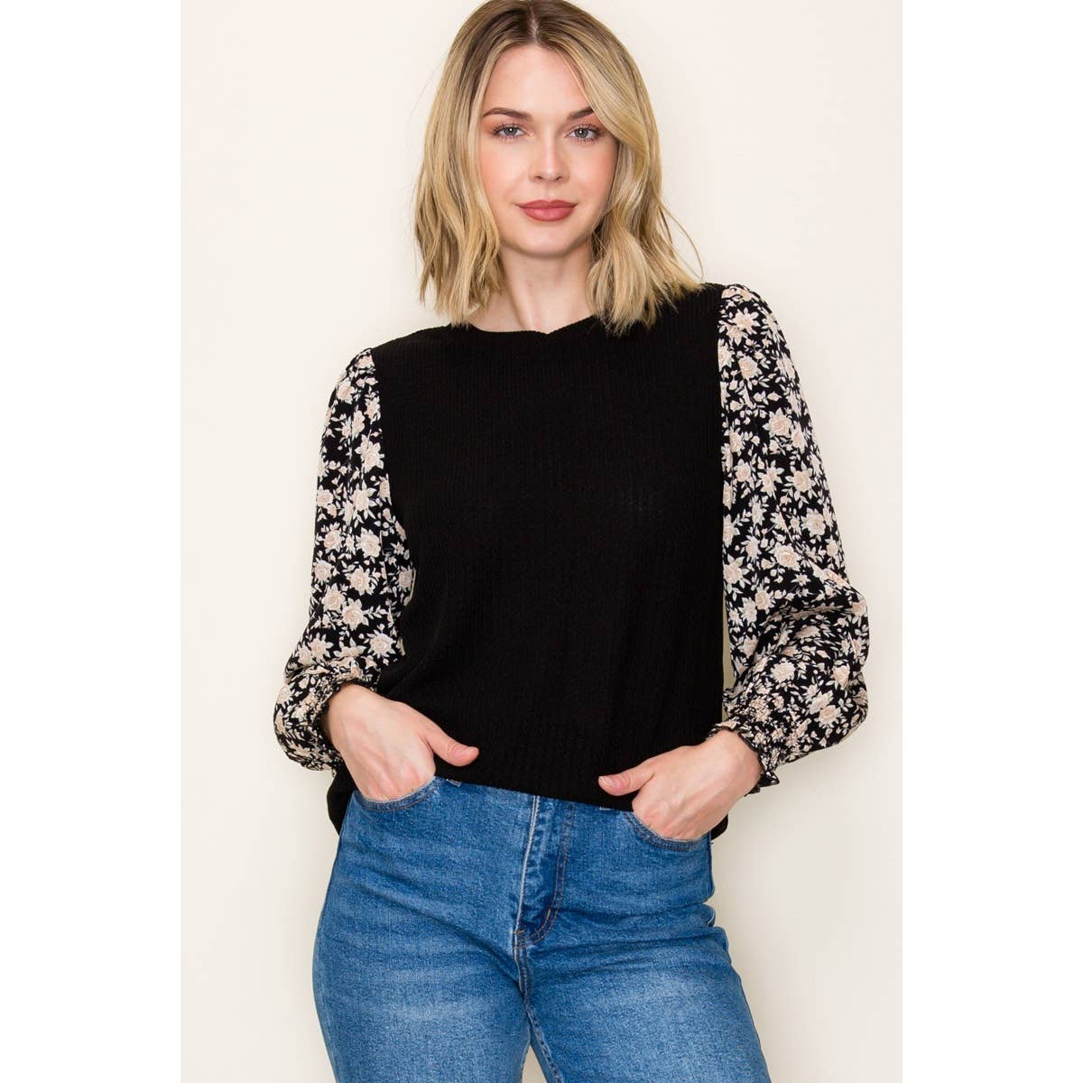FLORAL SMOCKED CUFF PULLOVER TOP