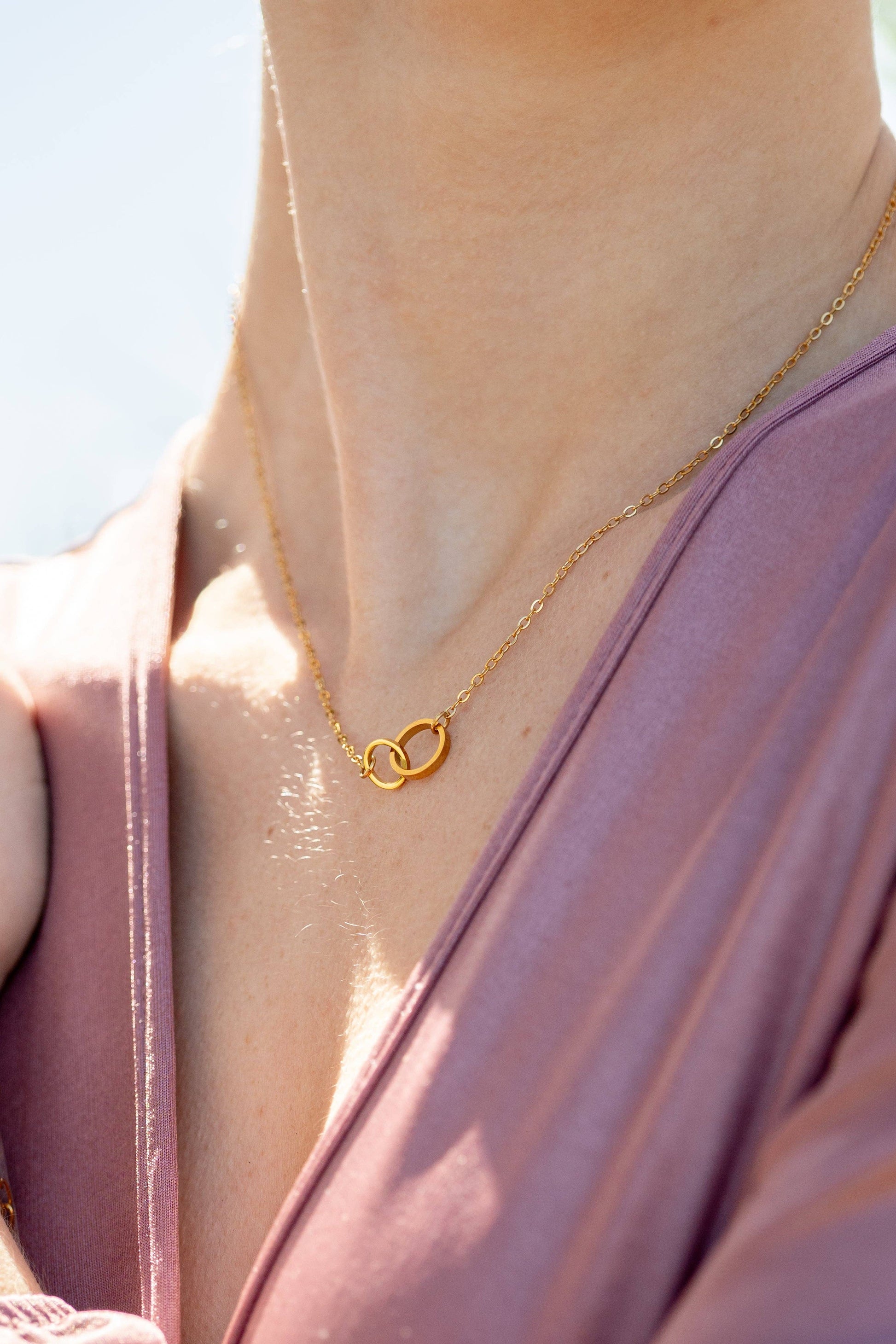 18K Gold PVD Stainless Steel Interlocked Rings Necklace: Gold