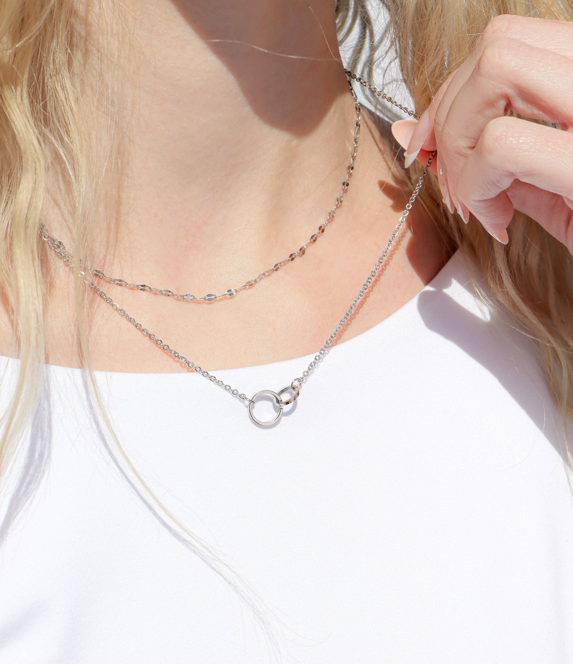 18K Gold PVD Stainless Steel Interlocked Rings Necklace: Gold