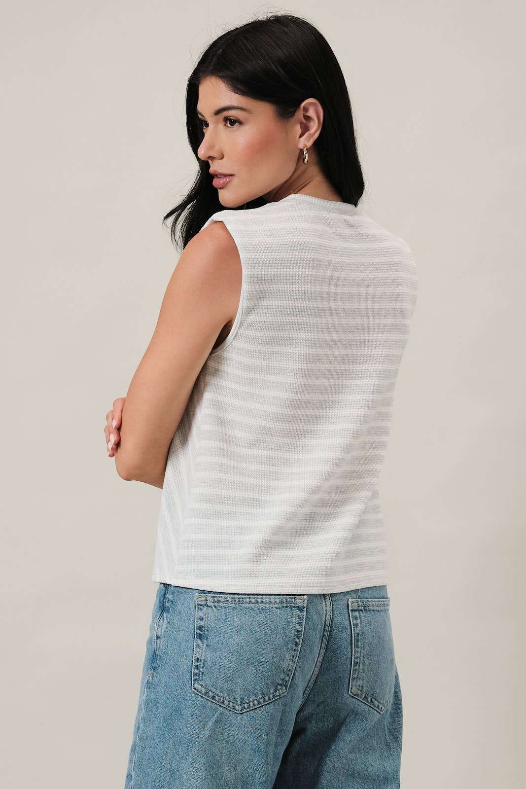 CREW NECK SLEEVELESS DIAGONAL PANEL STRIPE TOP