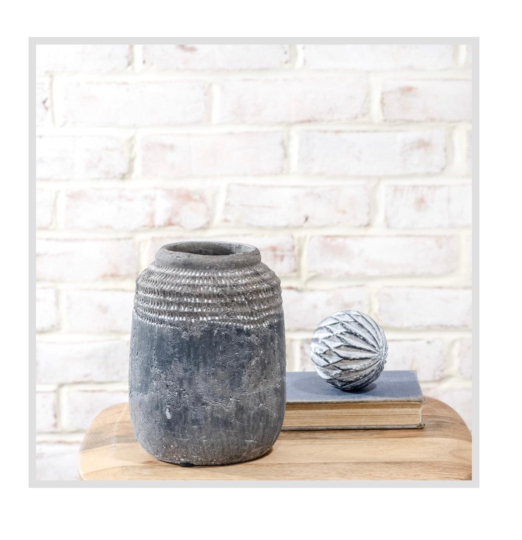 7.5" BLACK BOHO VASE