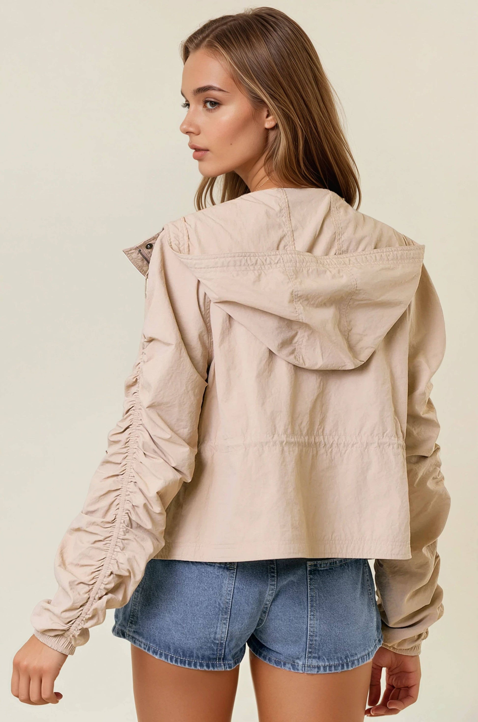 CINCHED SLEEVE LIGHTWEIGHT HOODED JACKET