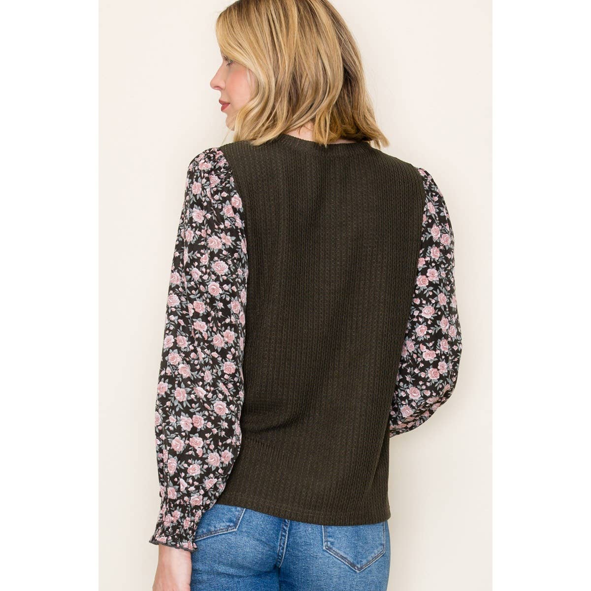 FLORAL SMOCKED CUFF PULLOVER TOP