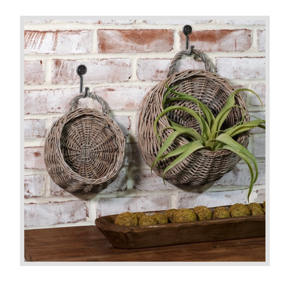 Round Willow Woven Wall Pockets