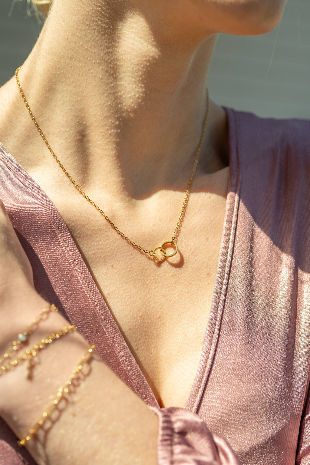 18K Gold PVD Stainless Steel Interlocked Rings Necklace: Gold