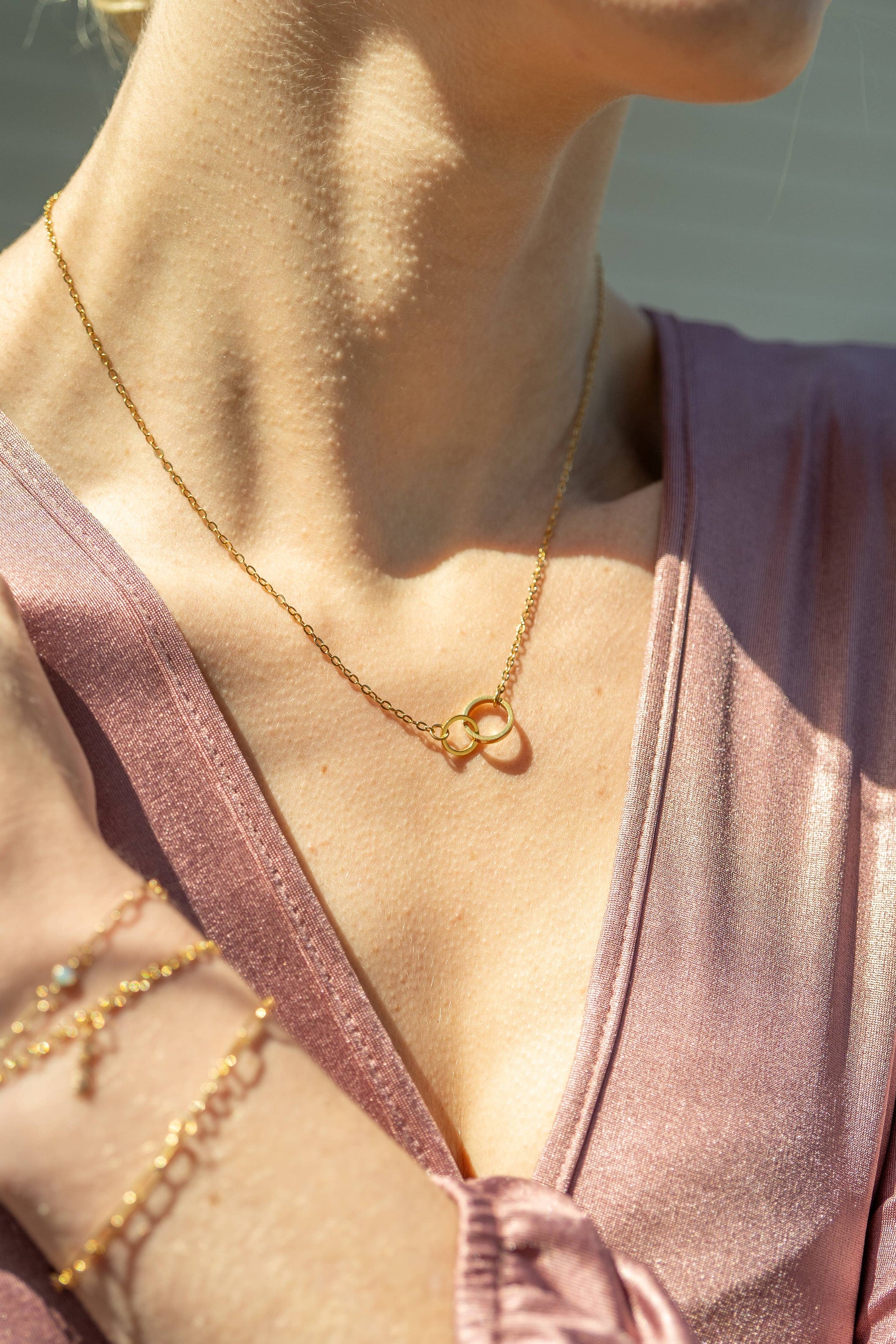 18K Gold PVD Stainless Steel Interlocked Rings Necklace: Gold