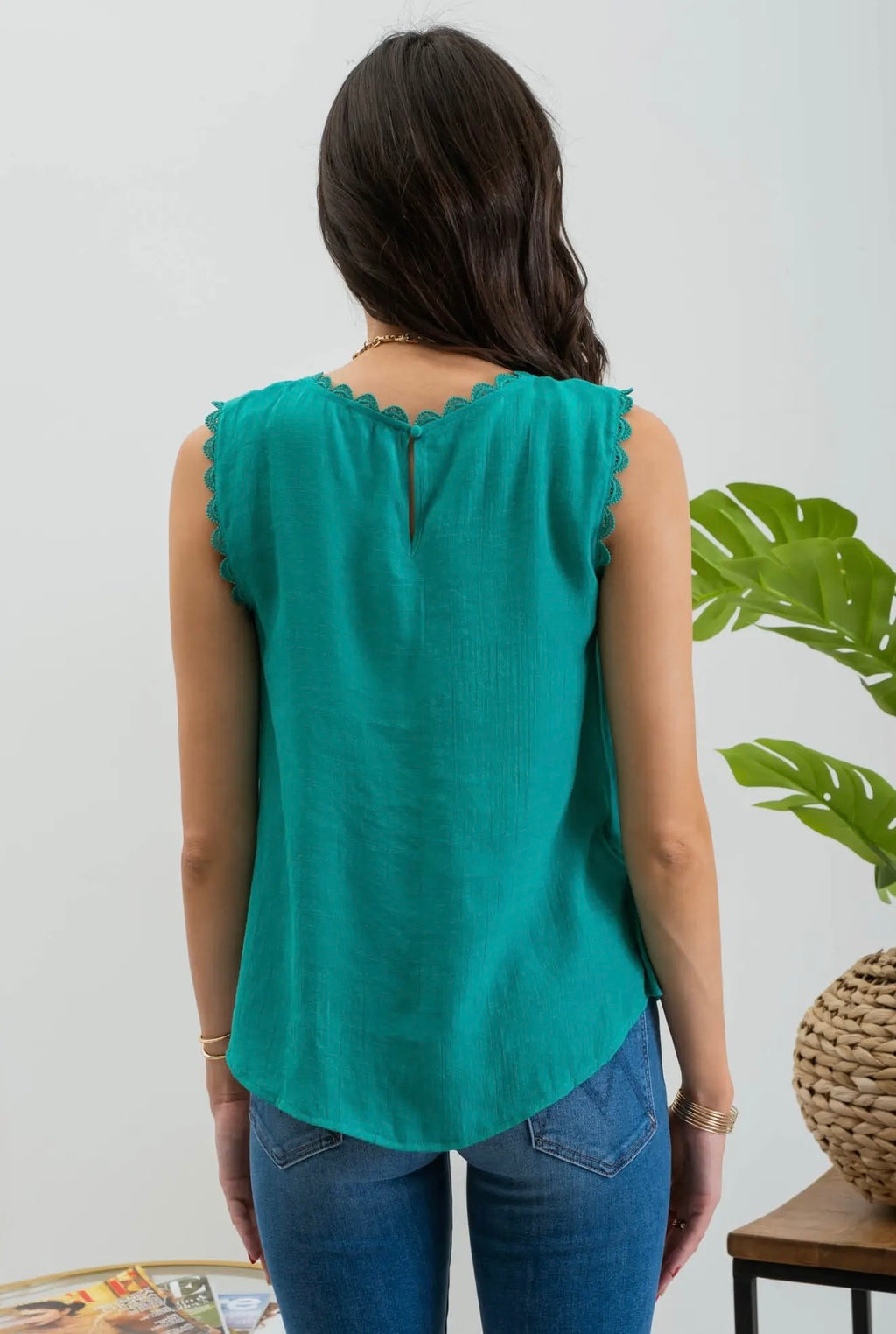 SLEEVELESS LACE EDGE WOVEN TOP