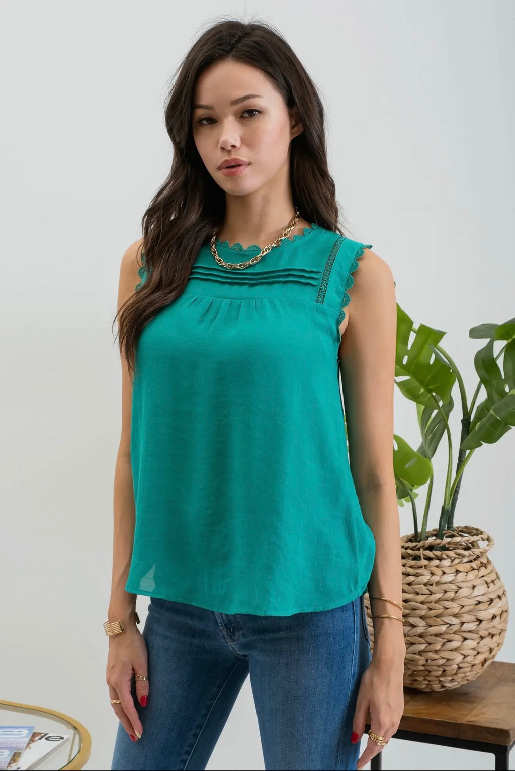 SLEEVELESS LACE EDGE WOVEN TOP