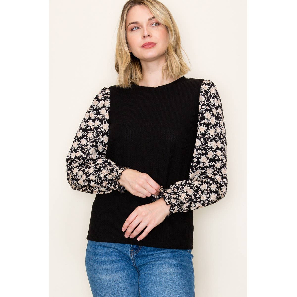 FLORAL SMOCKED CUFF PULLOVER TOP