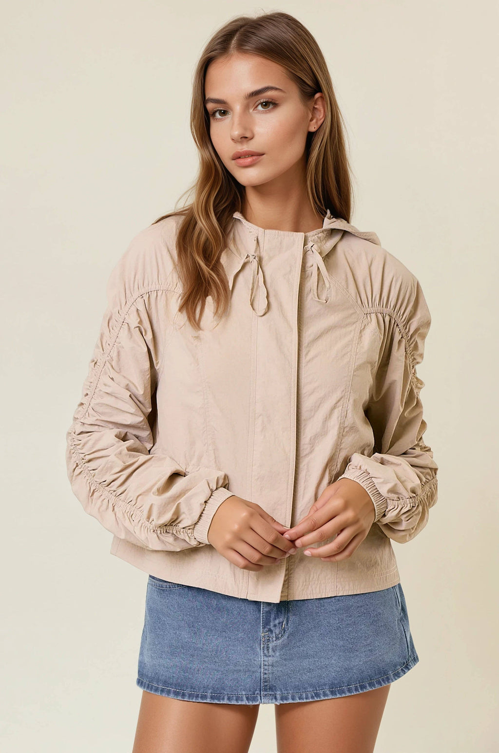 CINCHED SLEEVE LIGHTWEIGHT HOODED JACKET