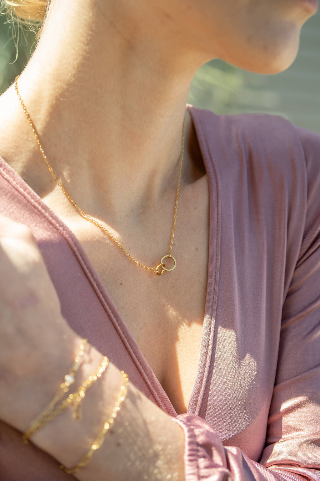 18K Gold PVD Stainless Steel Interlocked Rings Necklace: Gold
