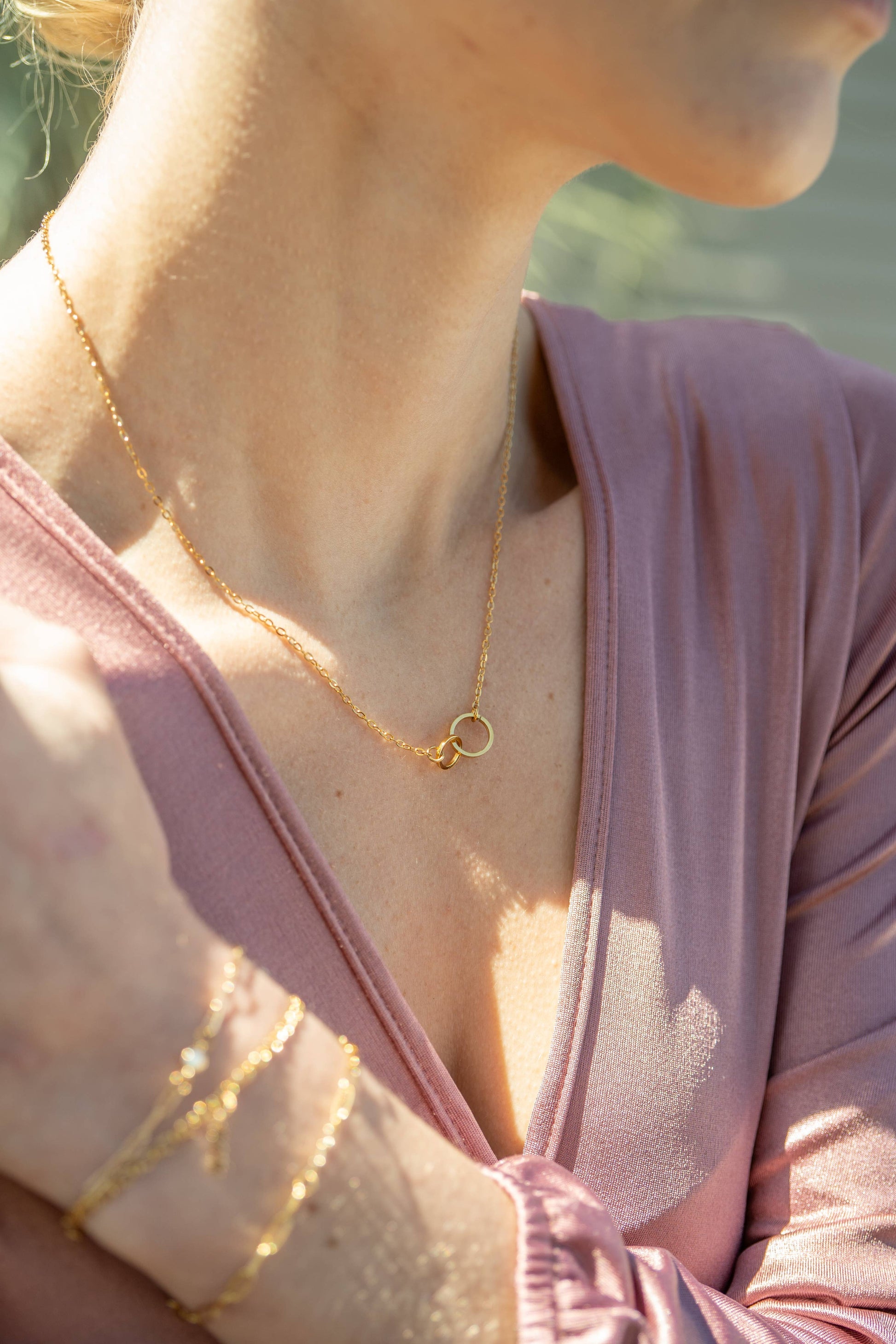18K Gold PVD Stainless Steel Interlocked Rings Necklace: Gold