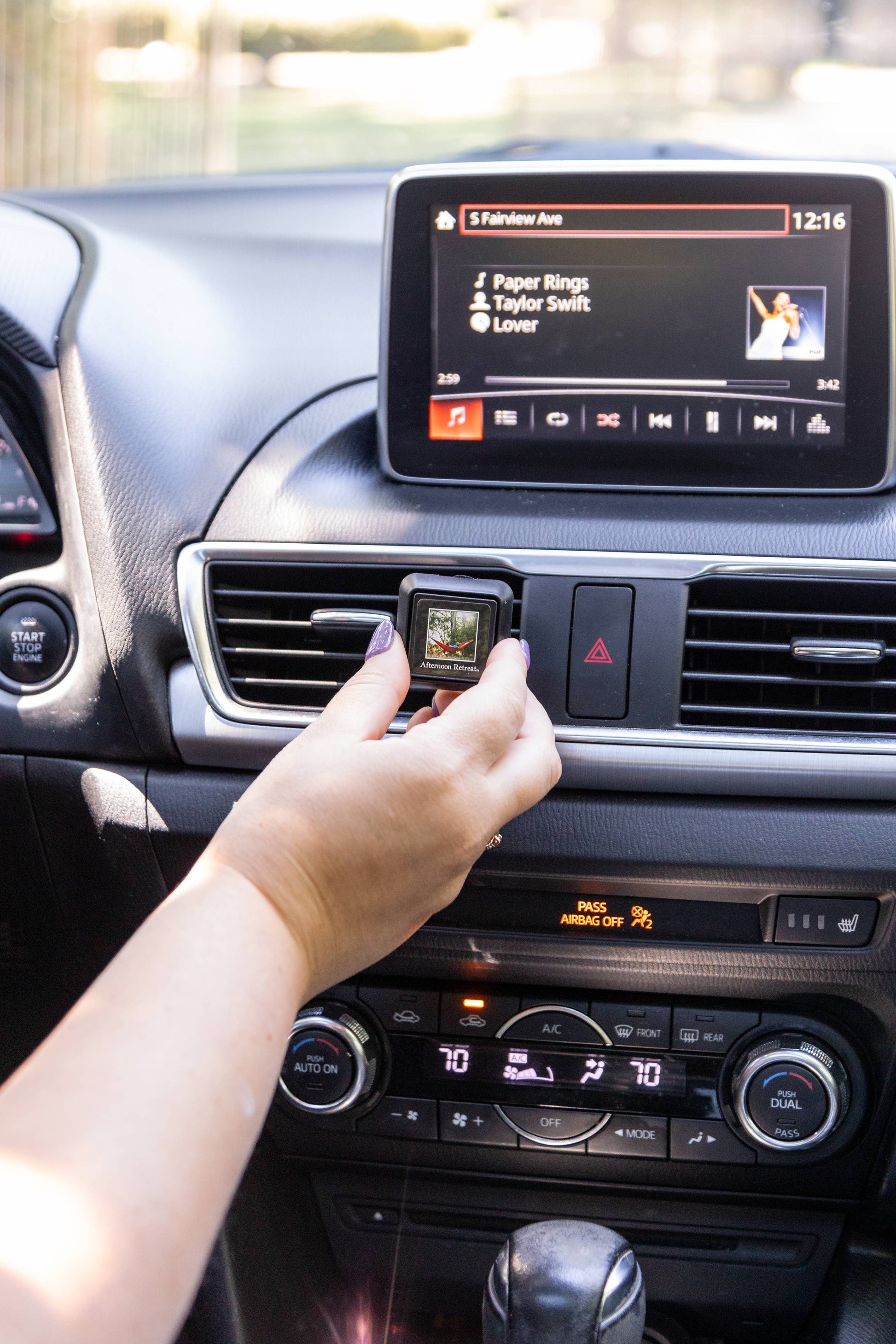 Afternoon Retreat Auto Vent Clip