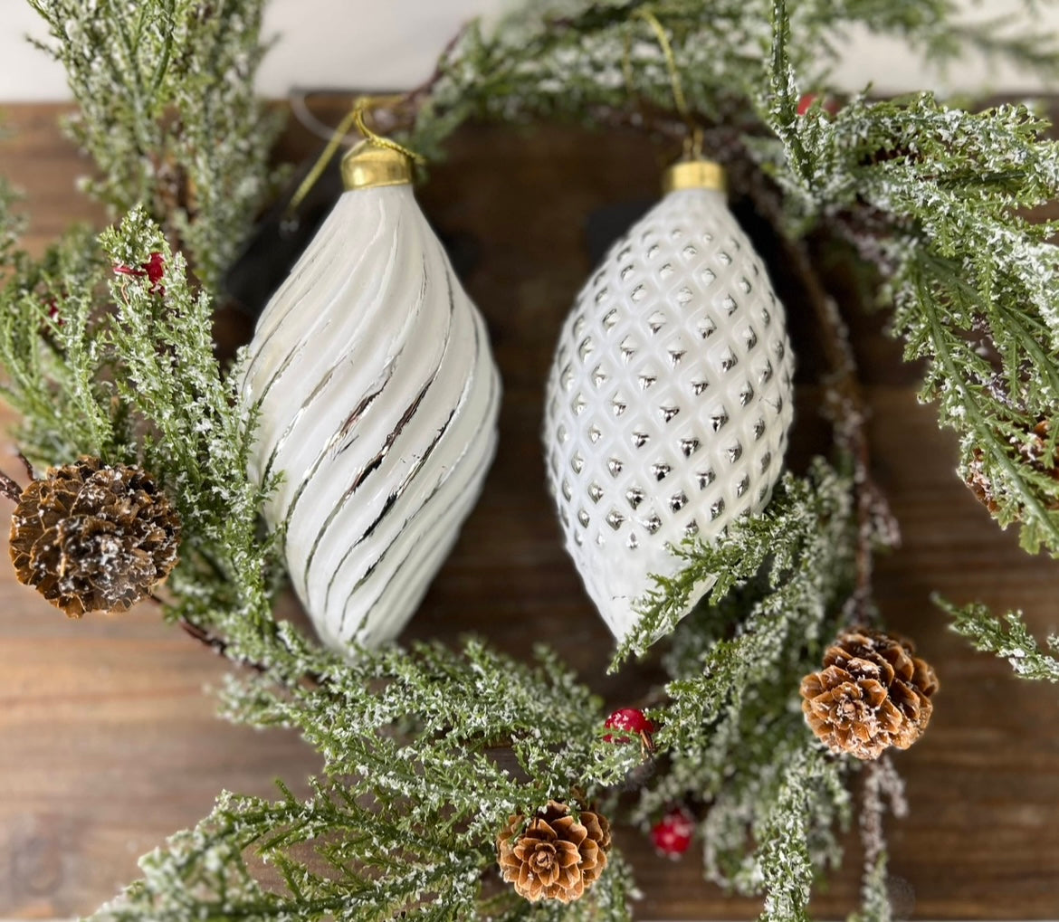 WHITE AND GOLD OBLONG DIAMOND/SWIRL ORNAMENTS