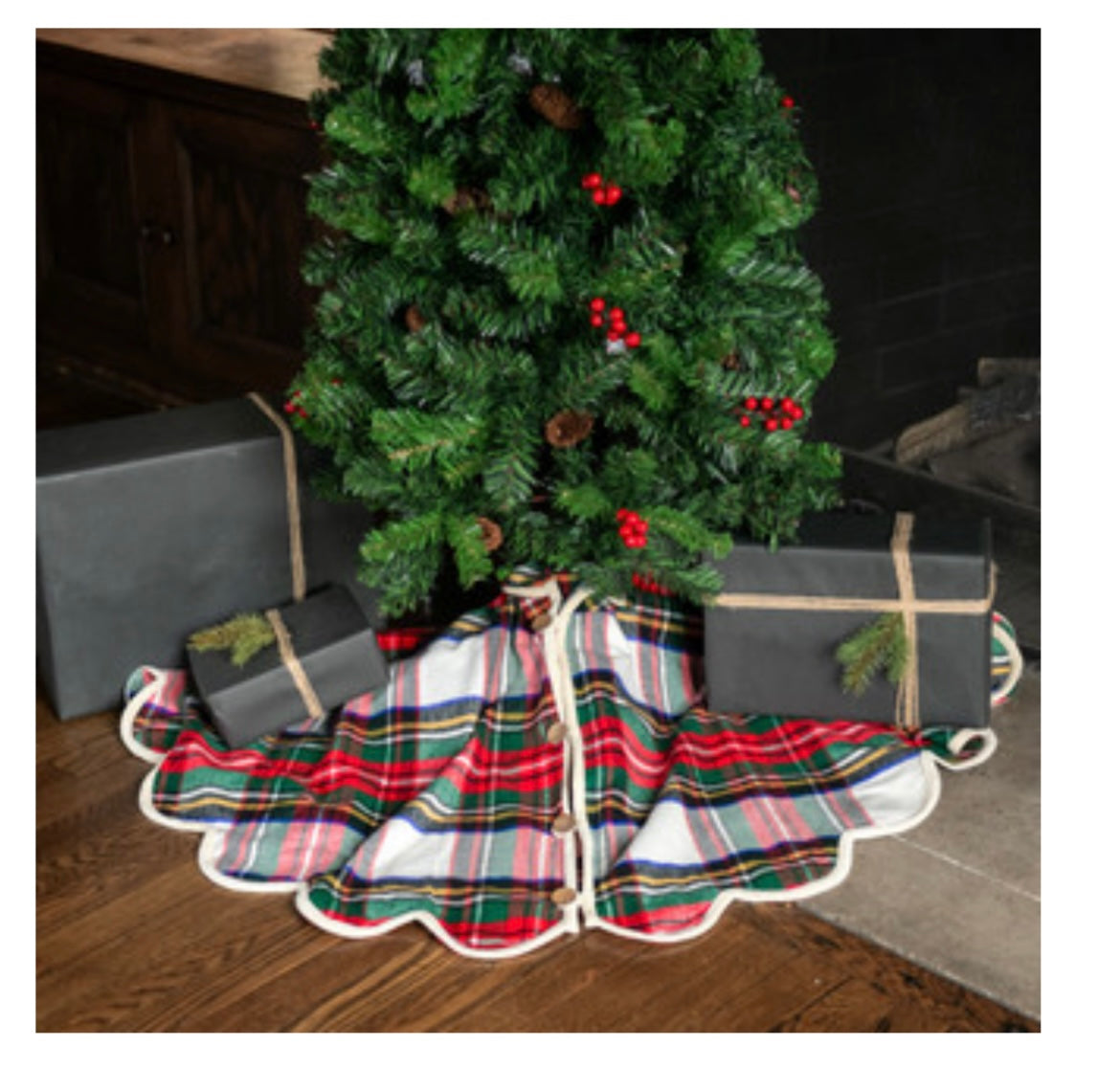 50" White Tartan Tree Skirt w/Scalloped Edge