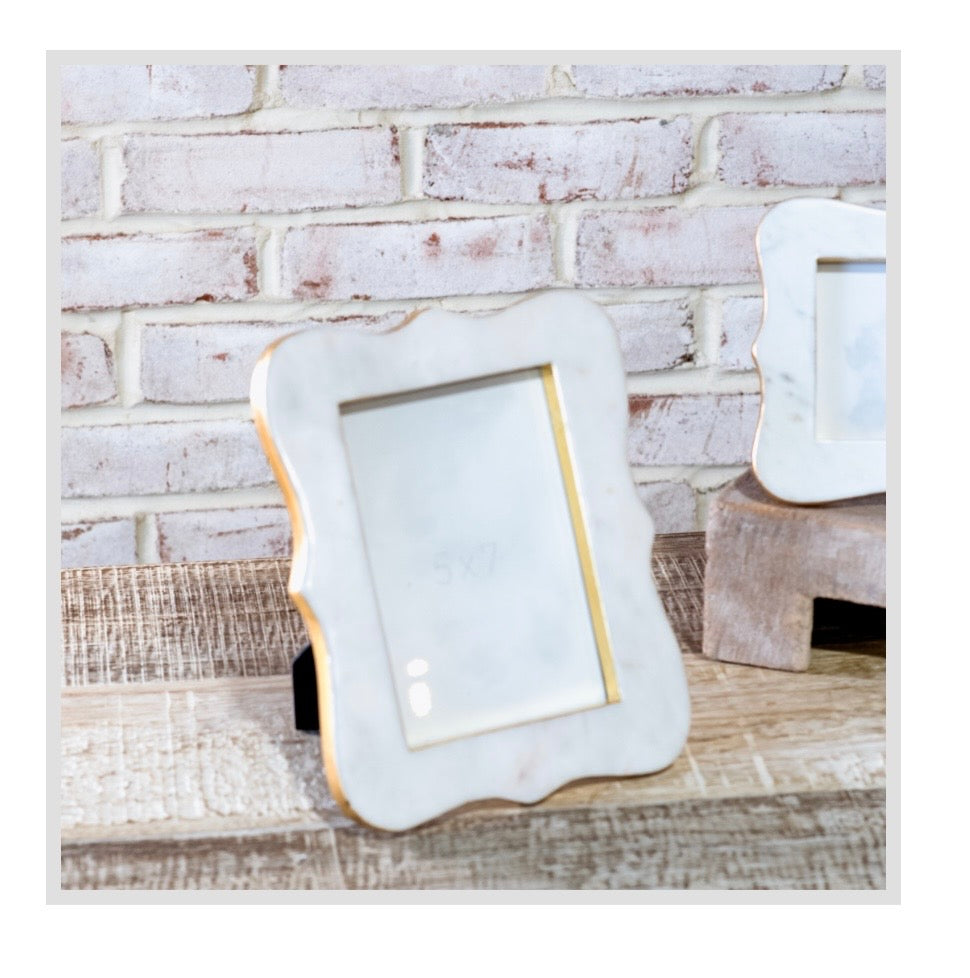 Scalloped Marble Frame 5x7