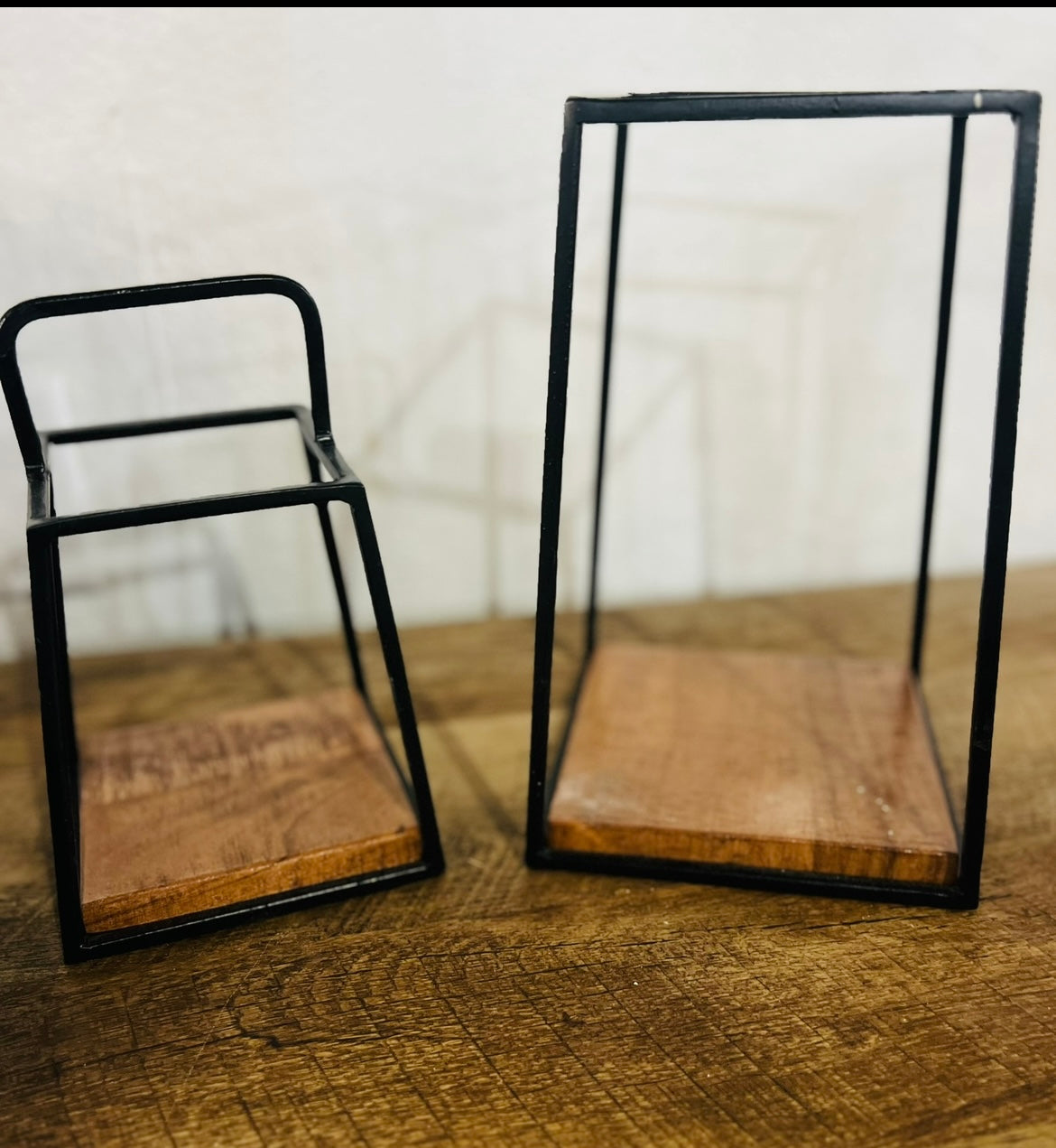 LG IRON WOOD TABLE DISPLAY