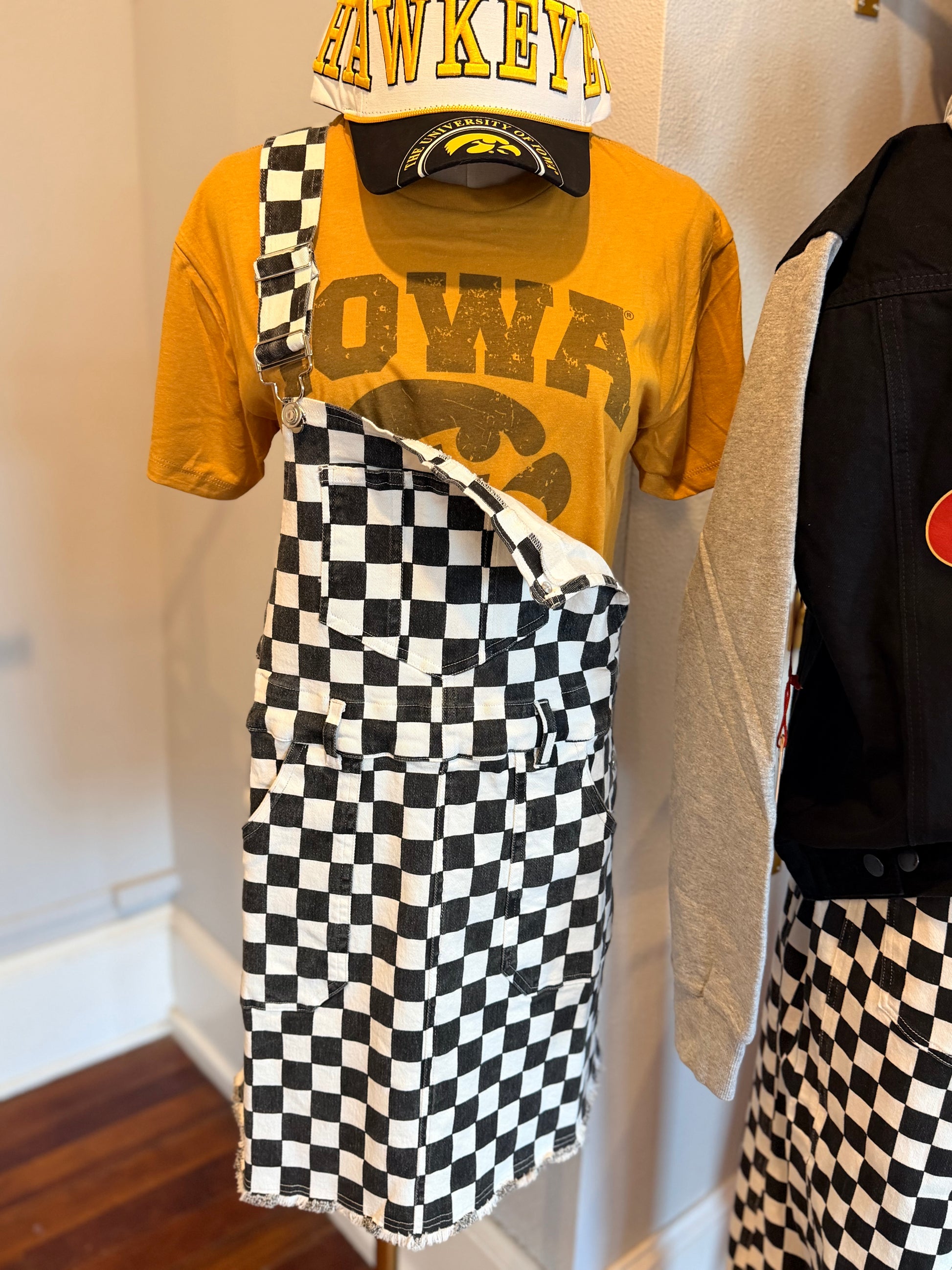 GAME DAY CHECKERED BIB OVERALL DRESS - Black/white