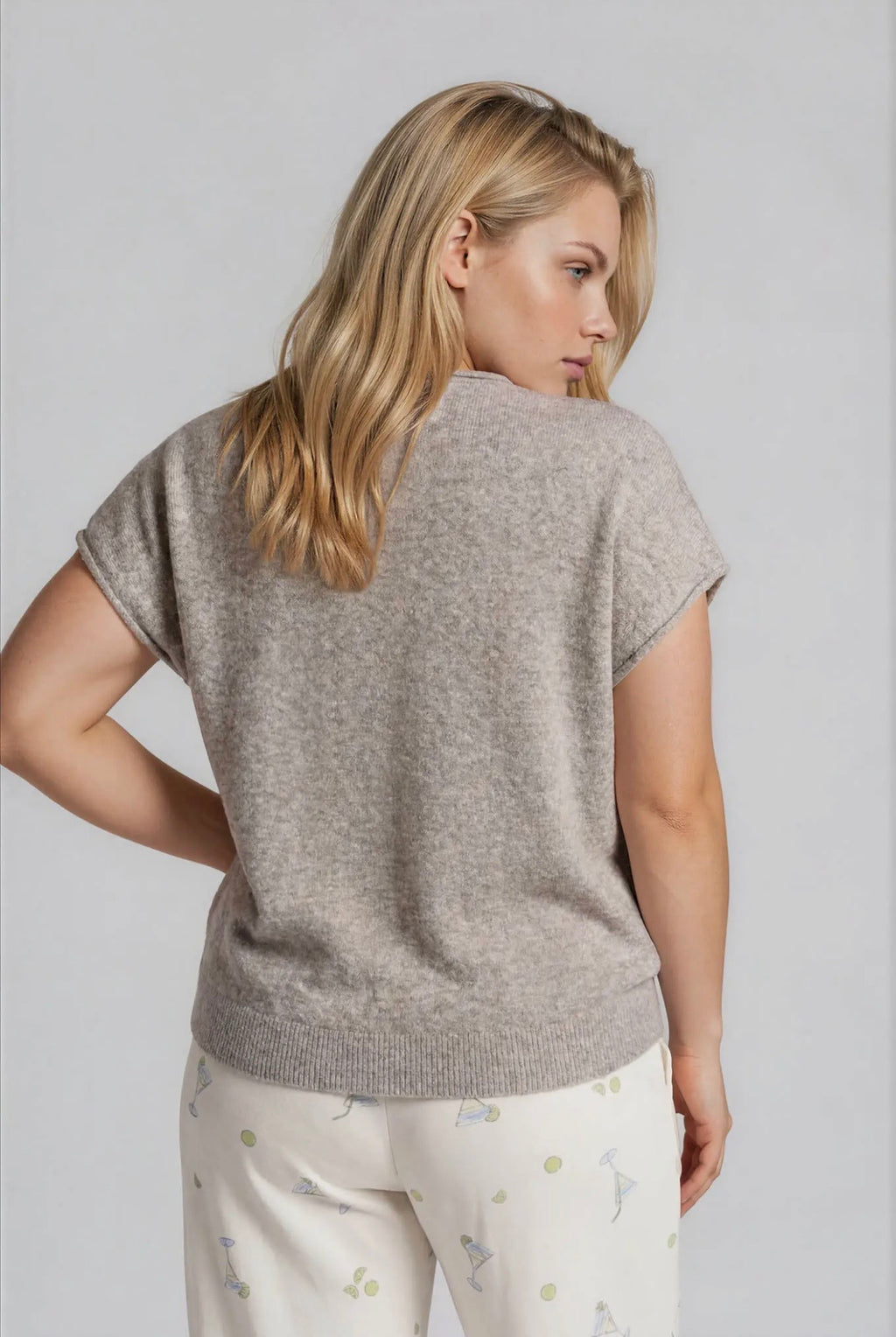Curvy Raw Edge Seamless Lightweight Cardigan
