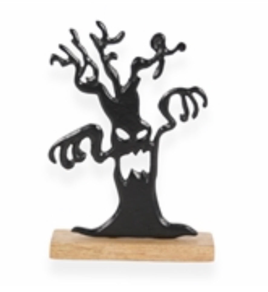 Haunted Tree Decor