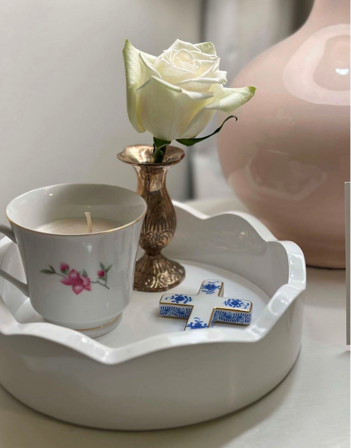 White Round Scalloped Trays