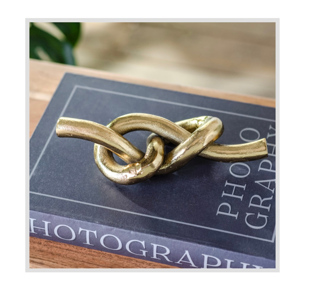 GOLD KNOT DECOR